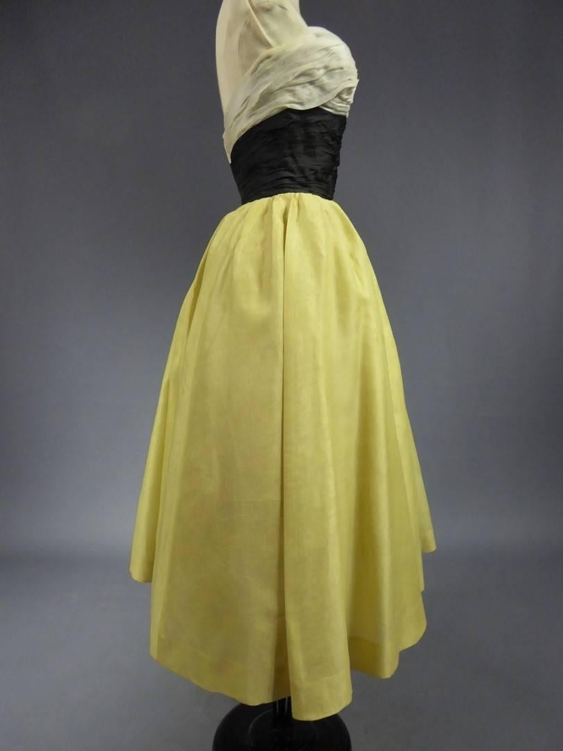 A French Organza Couture Evening Dress Circa 1955 In Good Condition In Toulon, FR