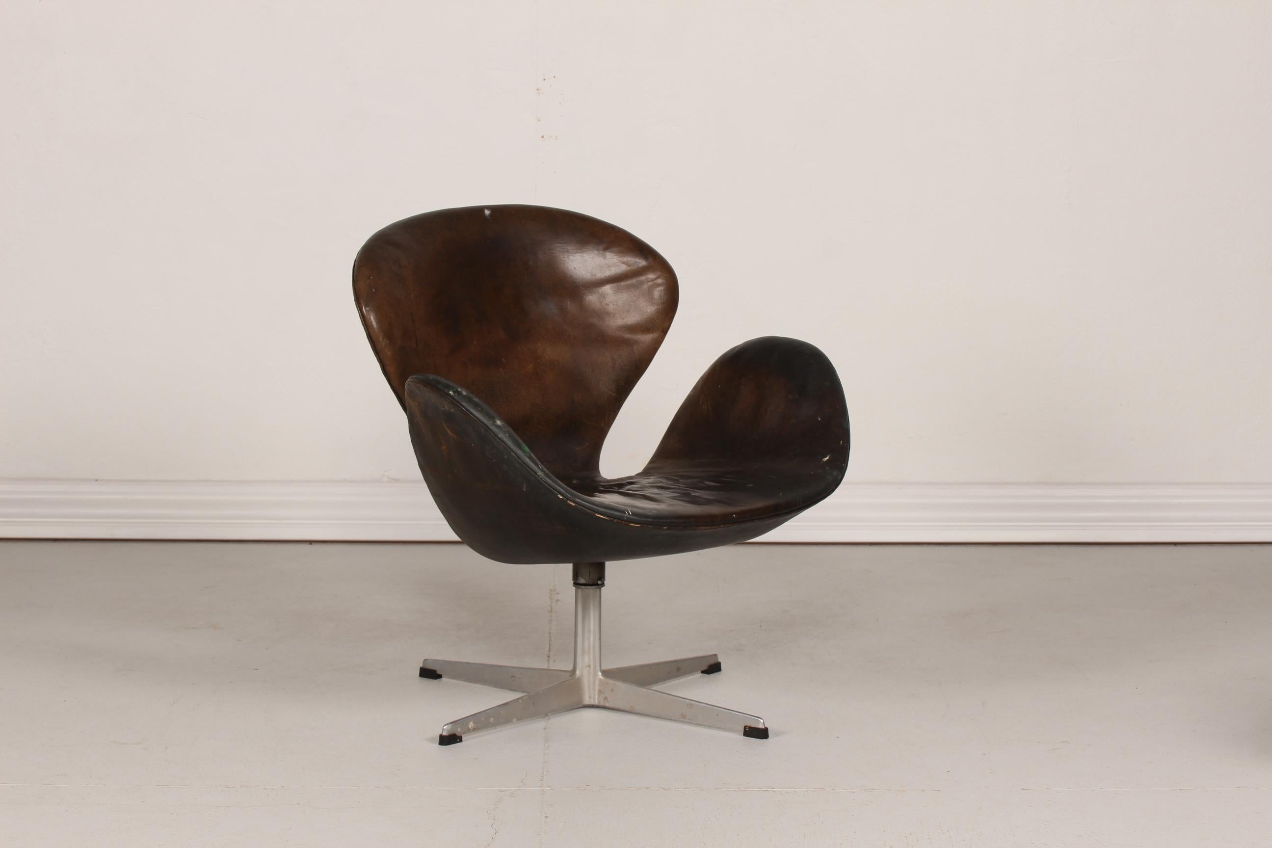 Aluminum Original 1960s Arne Jacobsen Black Leather Swan Chair 3320 with Heavy Patina