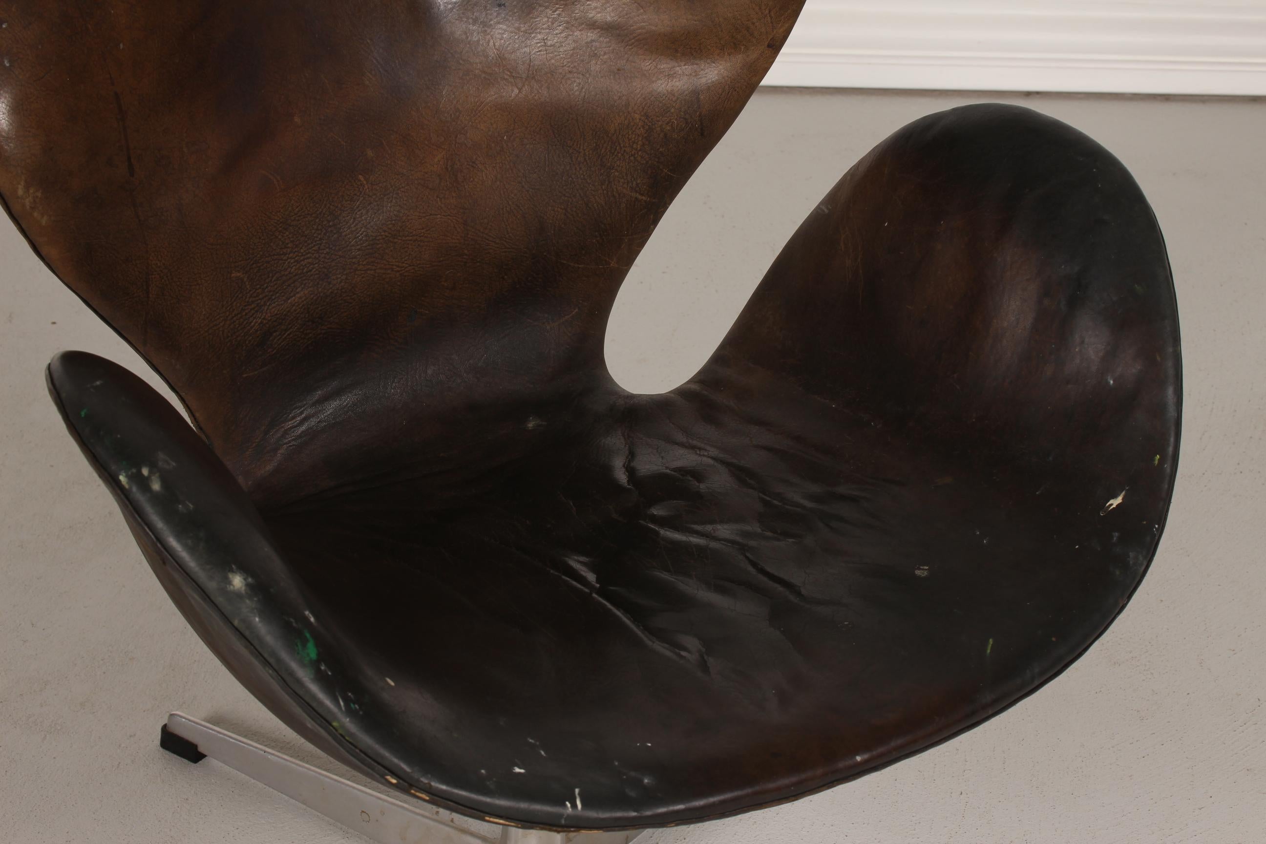 swan chair leather