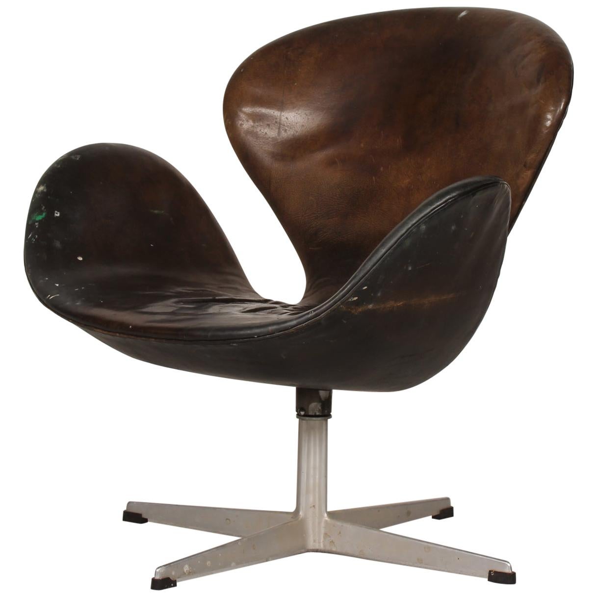 Original 1960s Arne Jacobsen Black Leather Swan Chair 3320 with Heavy Patina