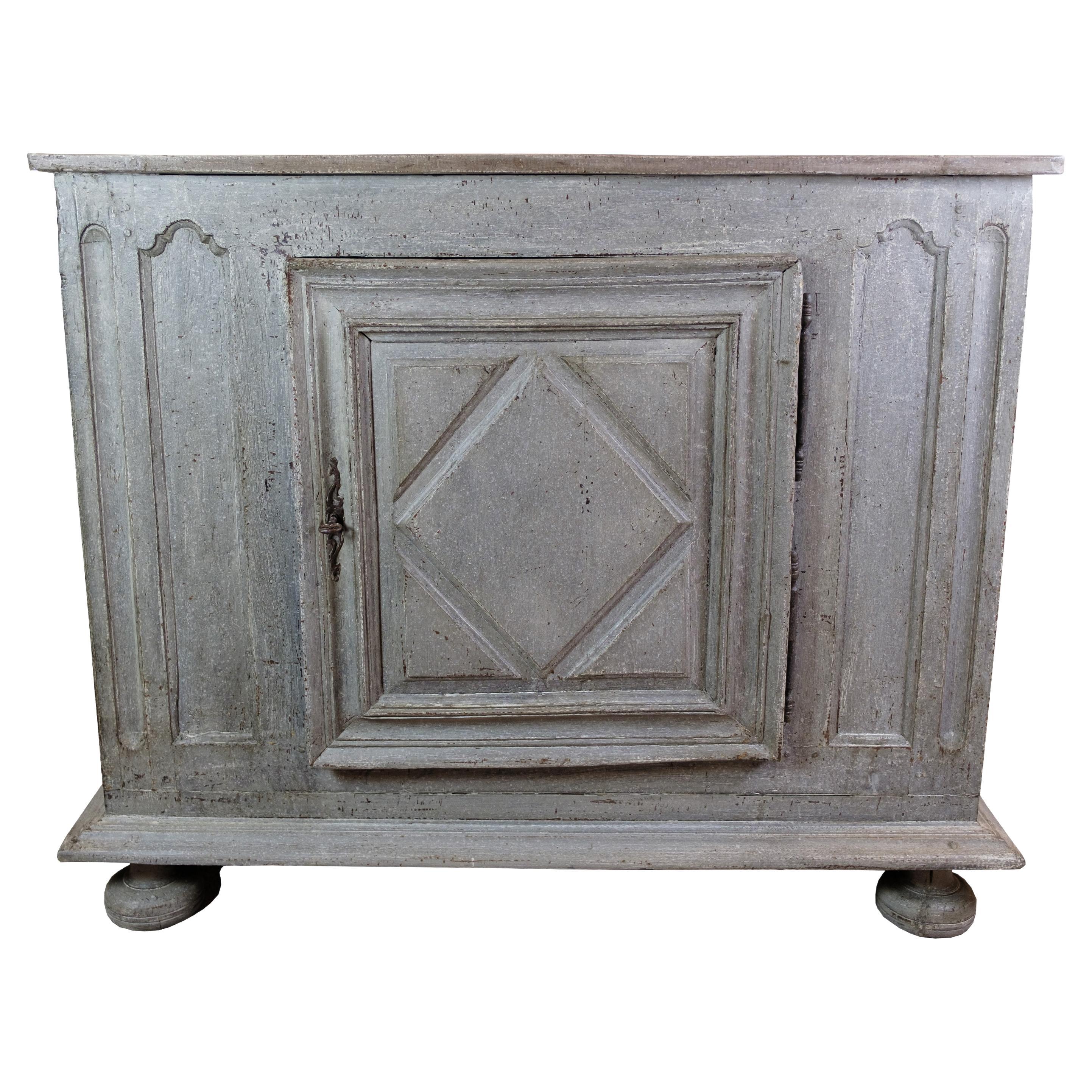 Gabinete de comida original pintado en gris de la década de 1720