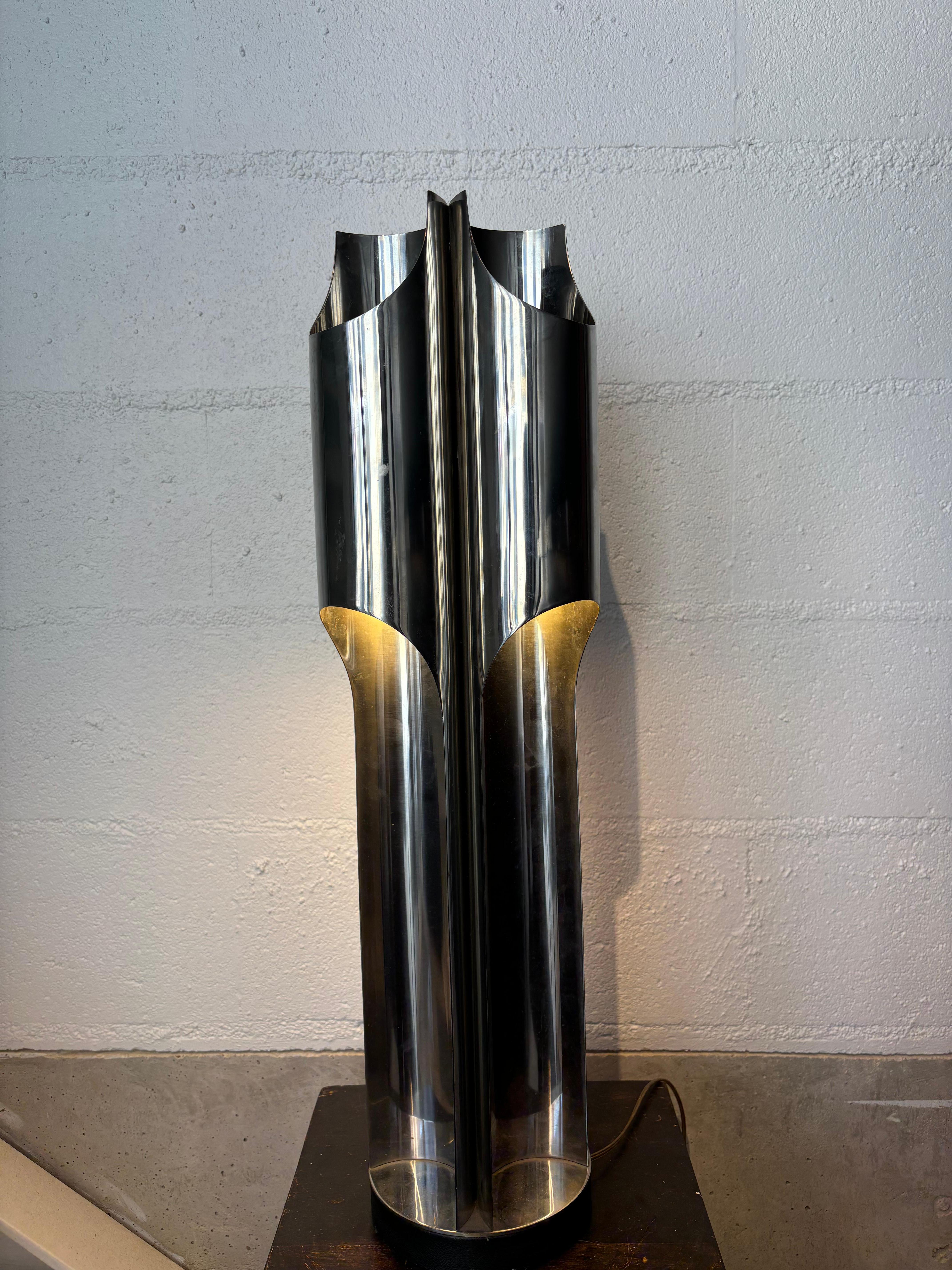Jolie lampe orgue par la maison charles, finition acier inoxydable. 