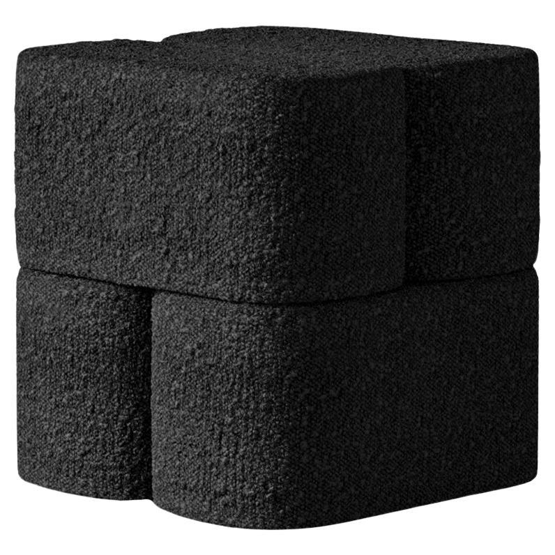 Hocker „ORI“ aus schwarzem Boucle von Hermhaus