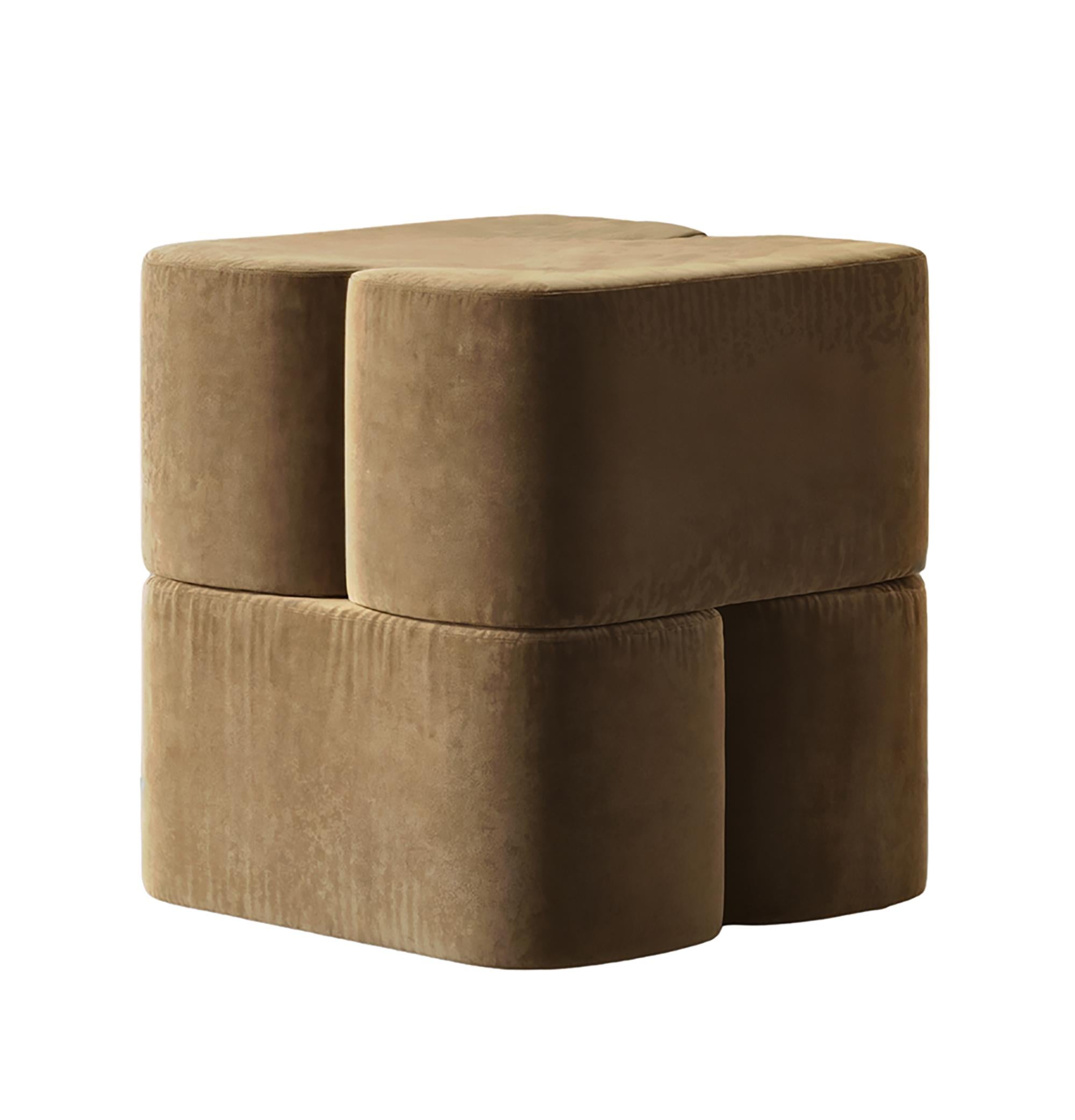 Pouf ORI in velluto ocra di Hermhaus