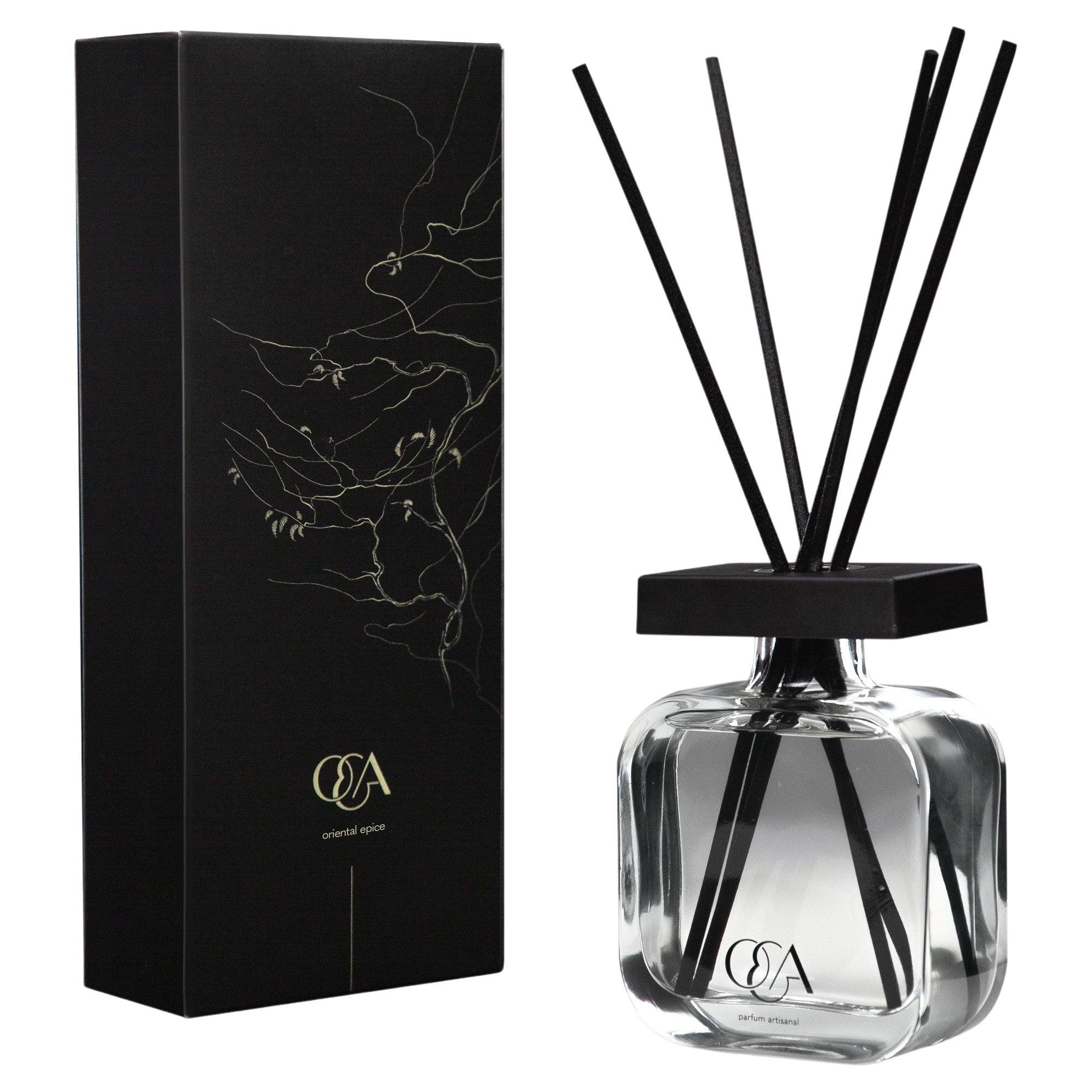 Orienal Épice Reed Diffuser with Vanilla and Cinnamon Scent For Sale
