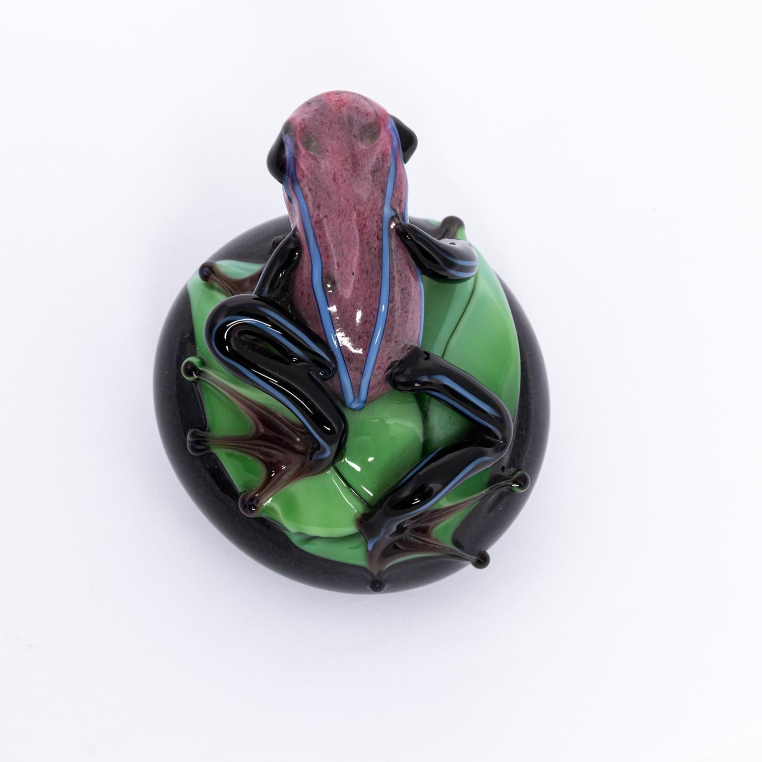 20th Century Orient & Fume Poison Dart Frog Paperweight