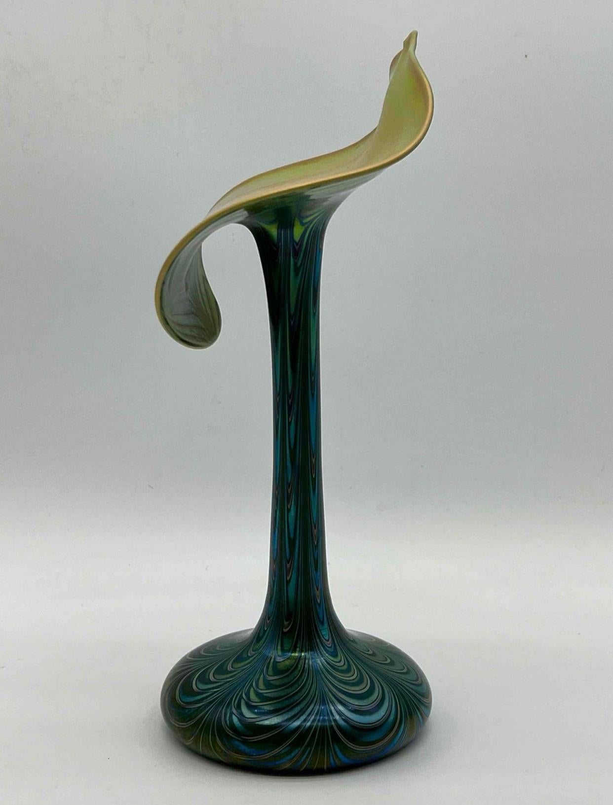 Mid-Century Modern Orient & Flume Iridescent Art Glass Pulled Feather Jack in the Pulpit Vase For Sale