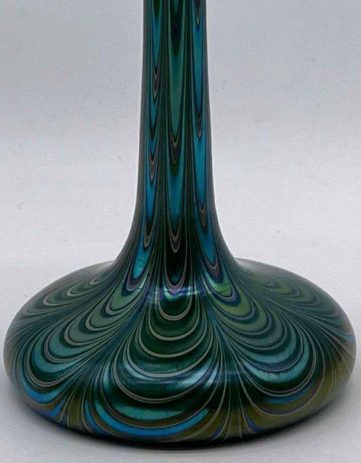 Orient & Flume Iridescent Art Glass Pulled Feather Jack in the Pulpit Vase In Good Condition For Sale In Chicago, IL