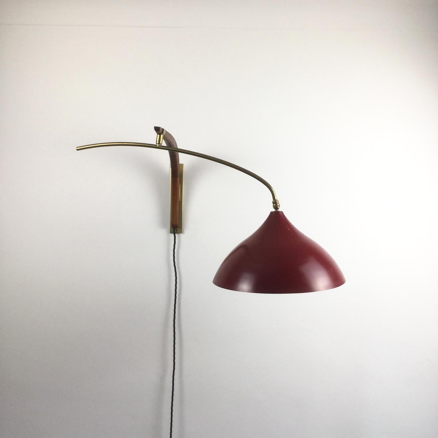 Orientable Danish Teak and Brass Wall Light by Svend Aage Holm Sorensen, 1950s In Good Condition In London, GB