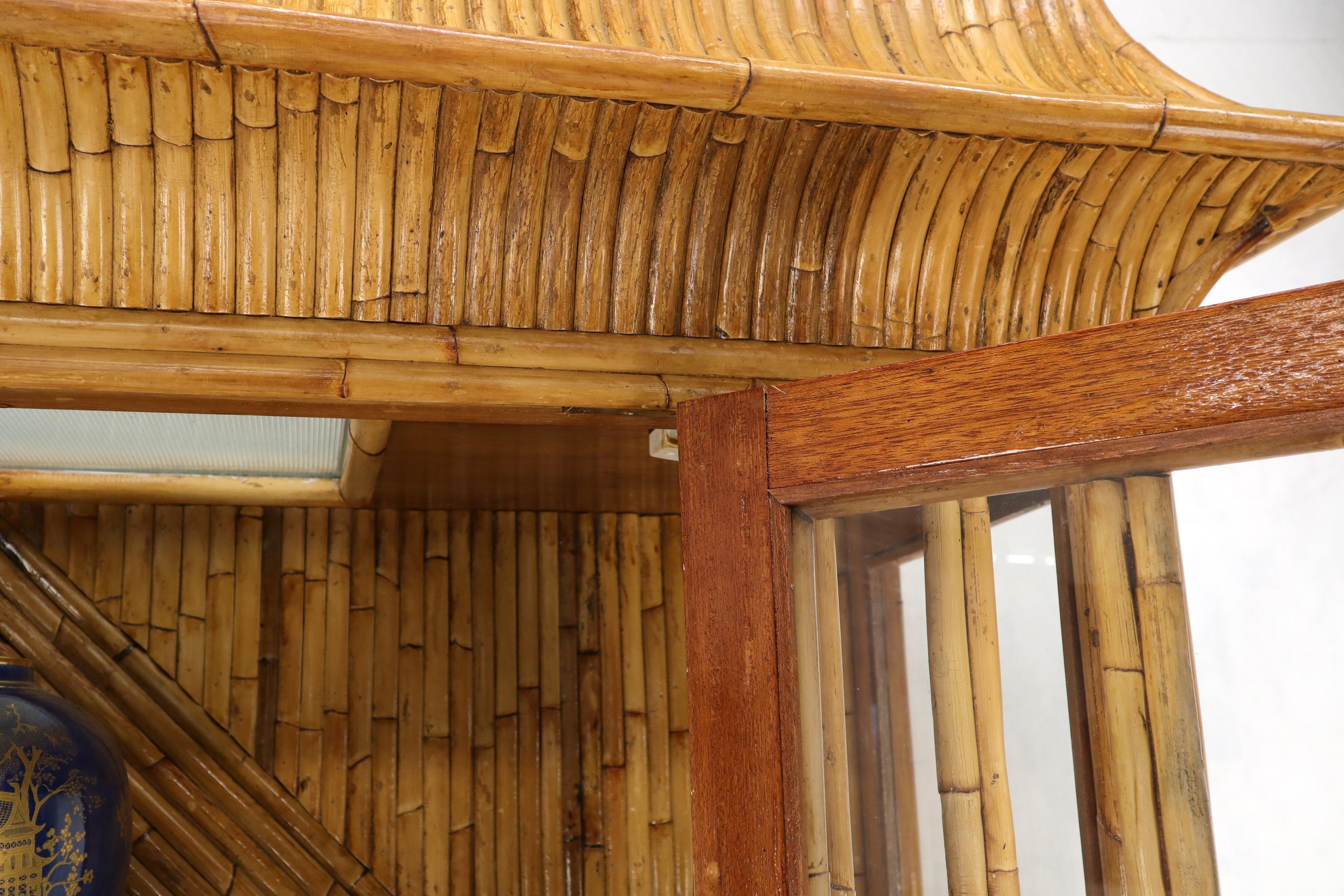 Orientalisches Curio- Sideboard aus Bambus und Rattan im asiatischen Oriental-Stil im Angebot 4