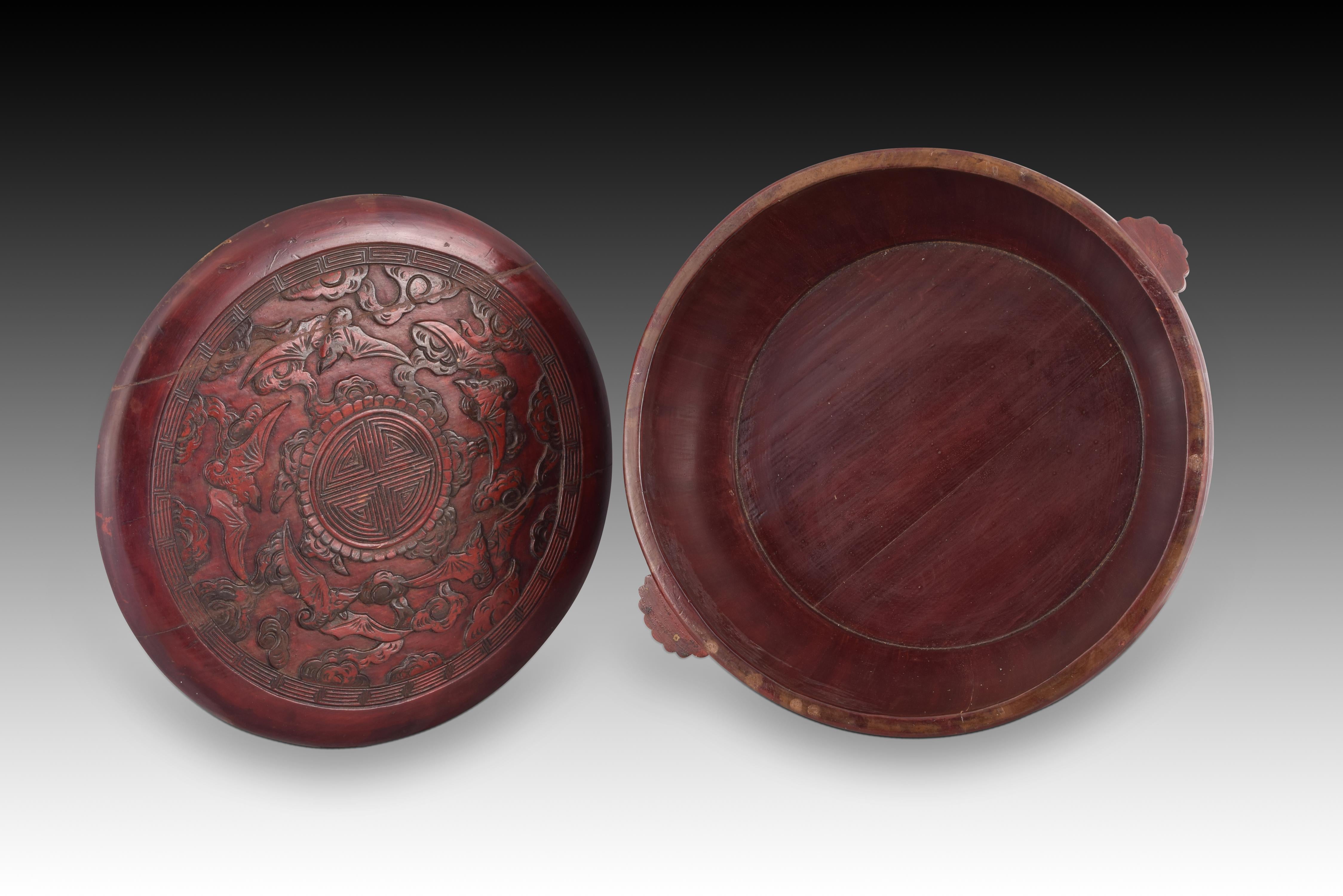 Other Oriental basket or box. Carved and lacquered wood, etc. Around 1950, p China. For Sale