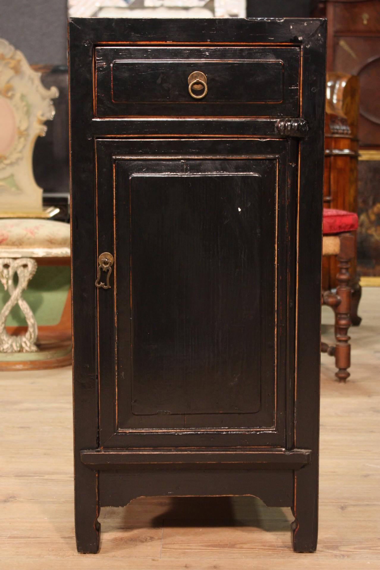 Oriental Bedside Table in Black Lacquered Wood, 20th Century In Good Condition For Sale In London, GB