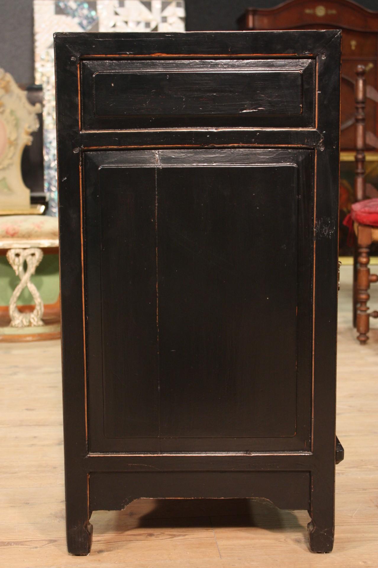 Oriental Bedside Table in Black Lacquered Wood, 20th Century For Sale 1