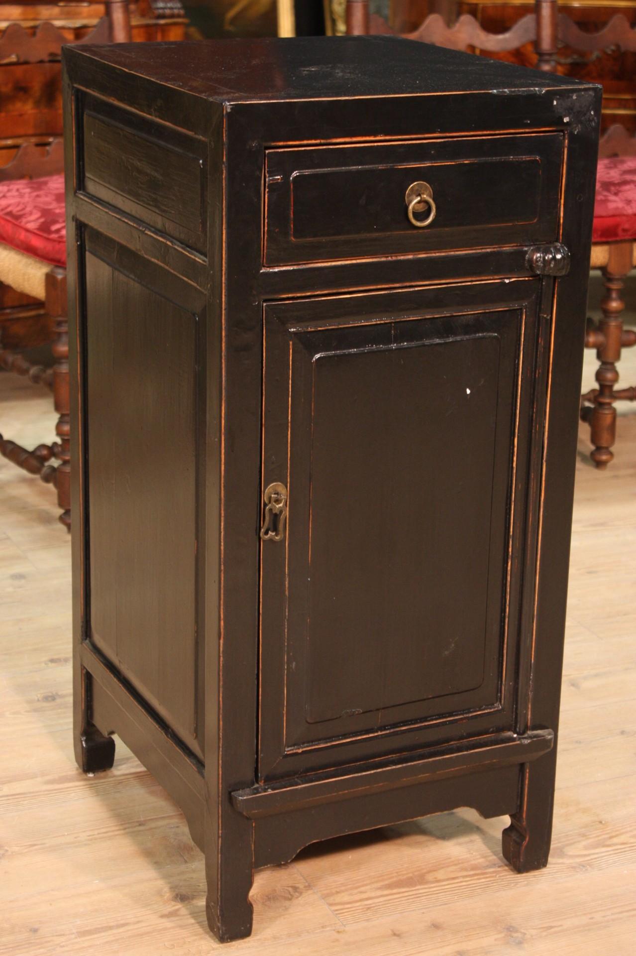 Oriental Bedside Table in Black Lacquered Wood, 20th Century For Sale 3