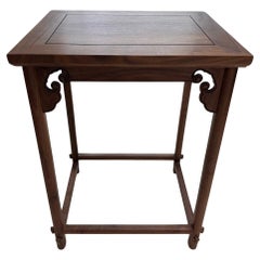 Table d'appoint orientale en bois de noyer noir