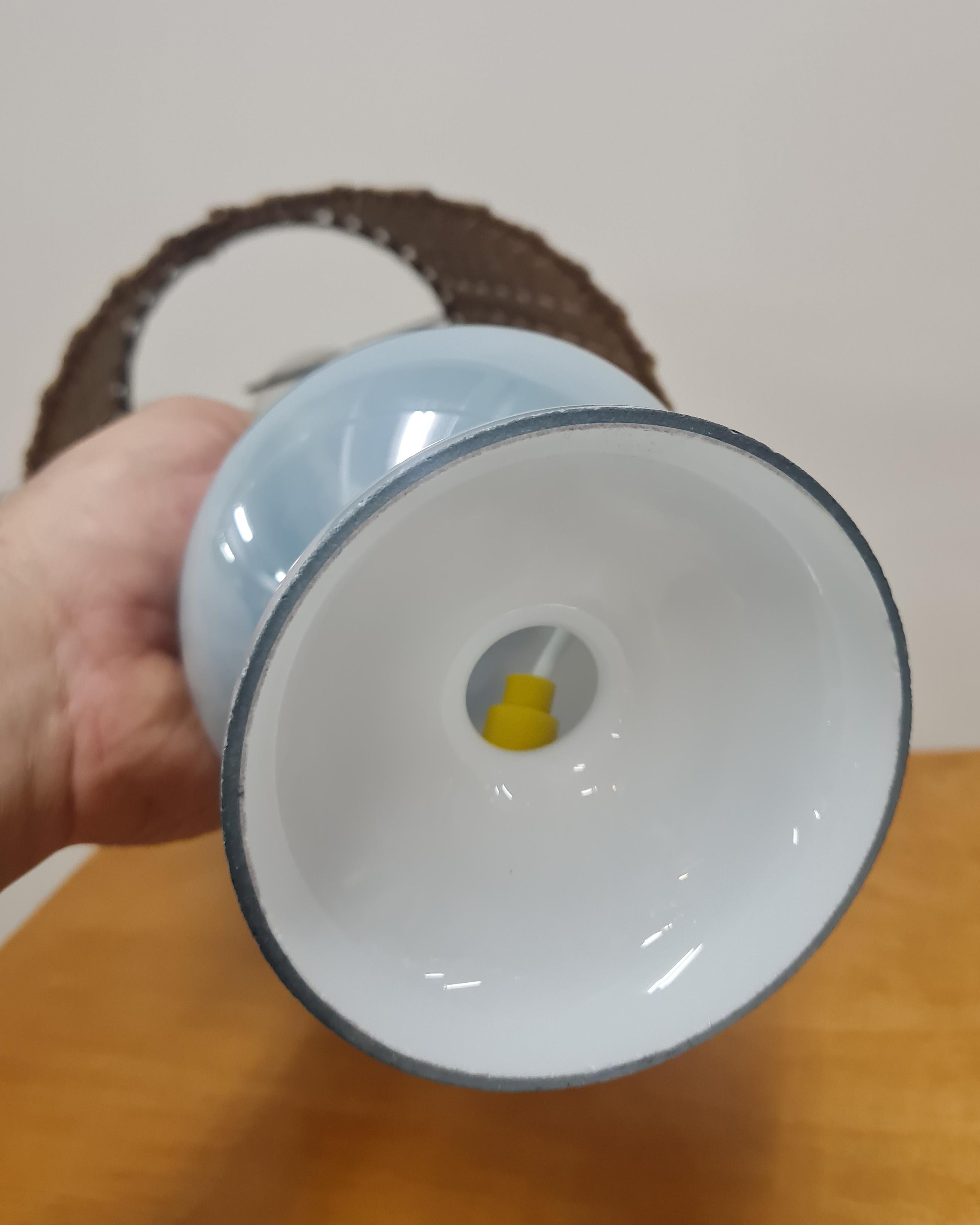 Lámpara de mesa oriental de cristal azul y ratán K11-18, Maria Lindeman, Idman Años 50 mediados del siglo XX en venta