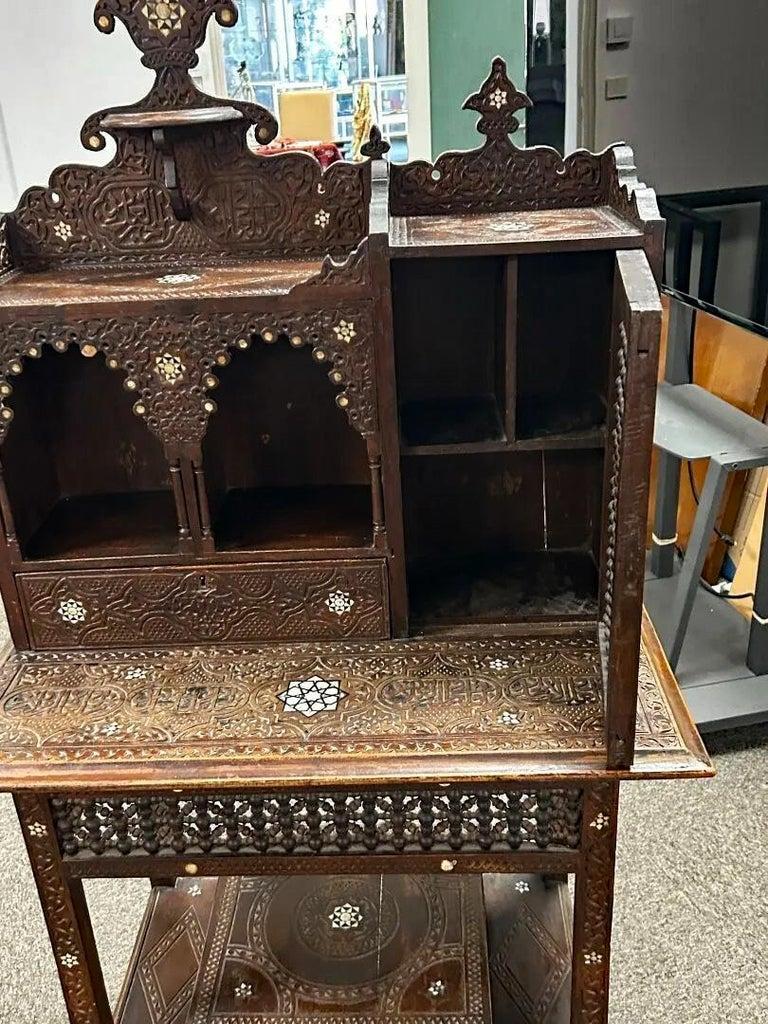 Oriental “Bonheur du jour” in carved wood and marquetery , “Moucharabiehs” leaf
late 19th century,
small gaps in inlays