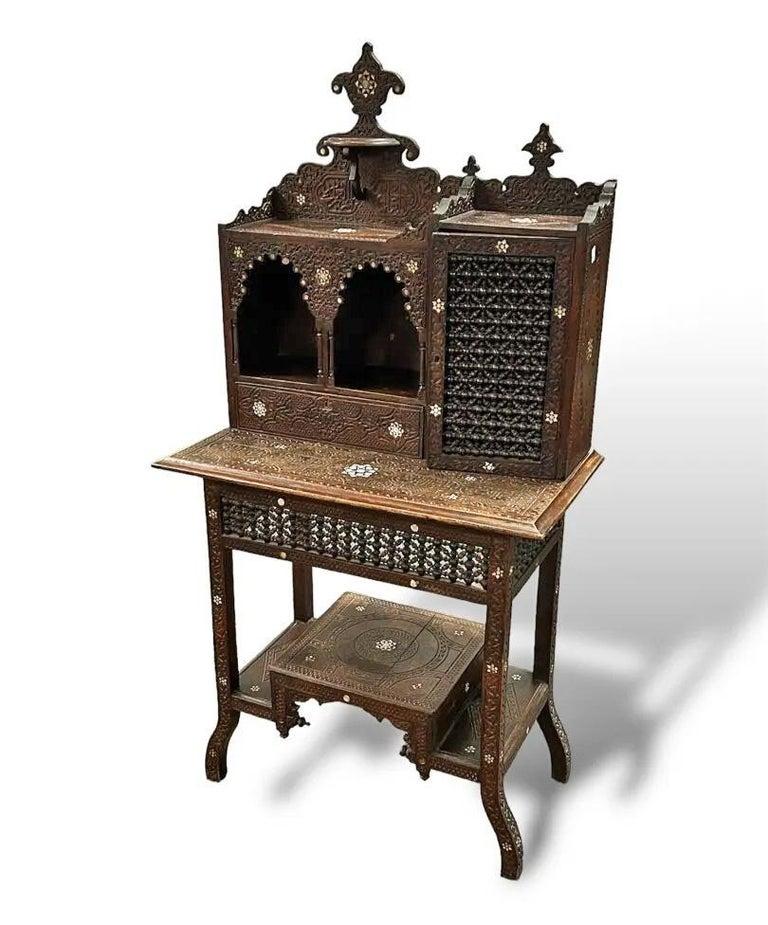 Oriental “Bonheur du jour” in carved wood, bone inlays, “Moucharabiehs” In Good Condition For Sale In Mouscron, WHT