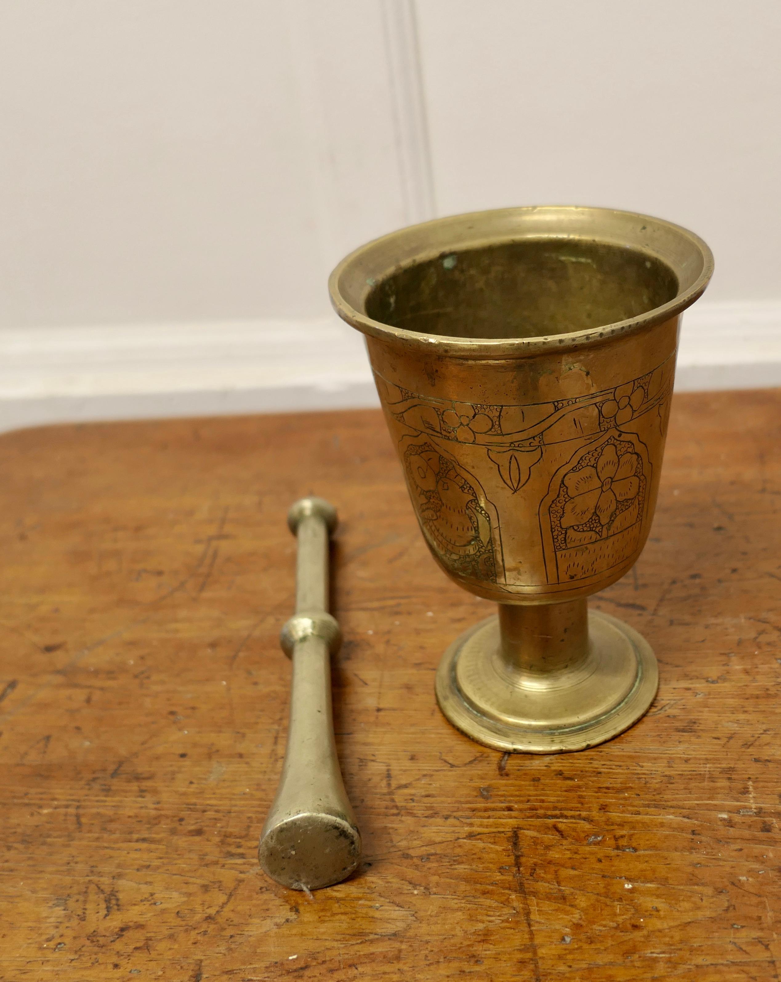 Oriental Brass Pestle and Mortar     In Good Condition For Sale In Chillerton, Isle of Wight