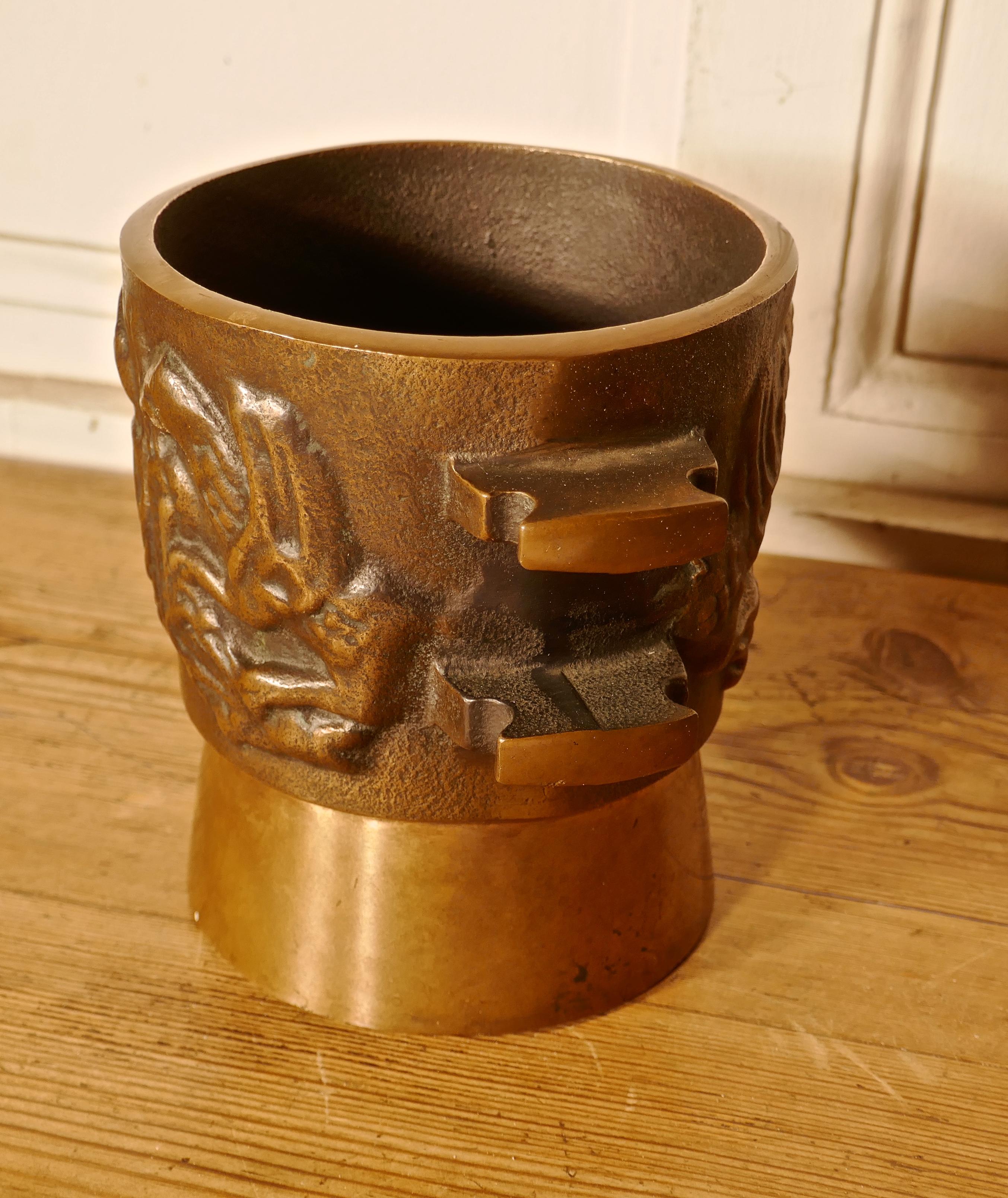 Oriental Bronze Pestle and Mortar In Good Condition In Chillerton, Isle of Wight