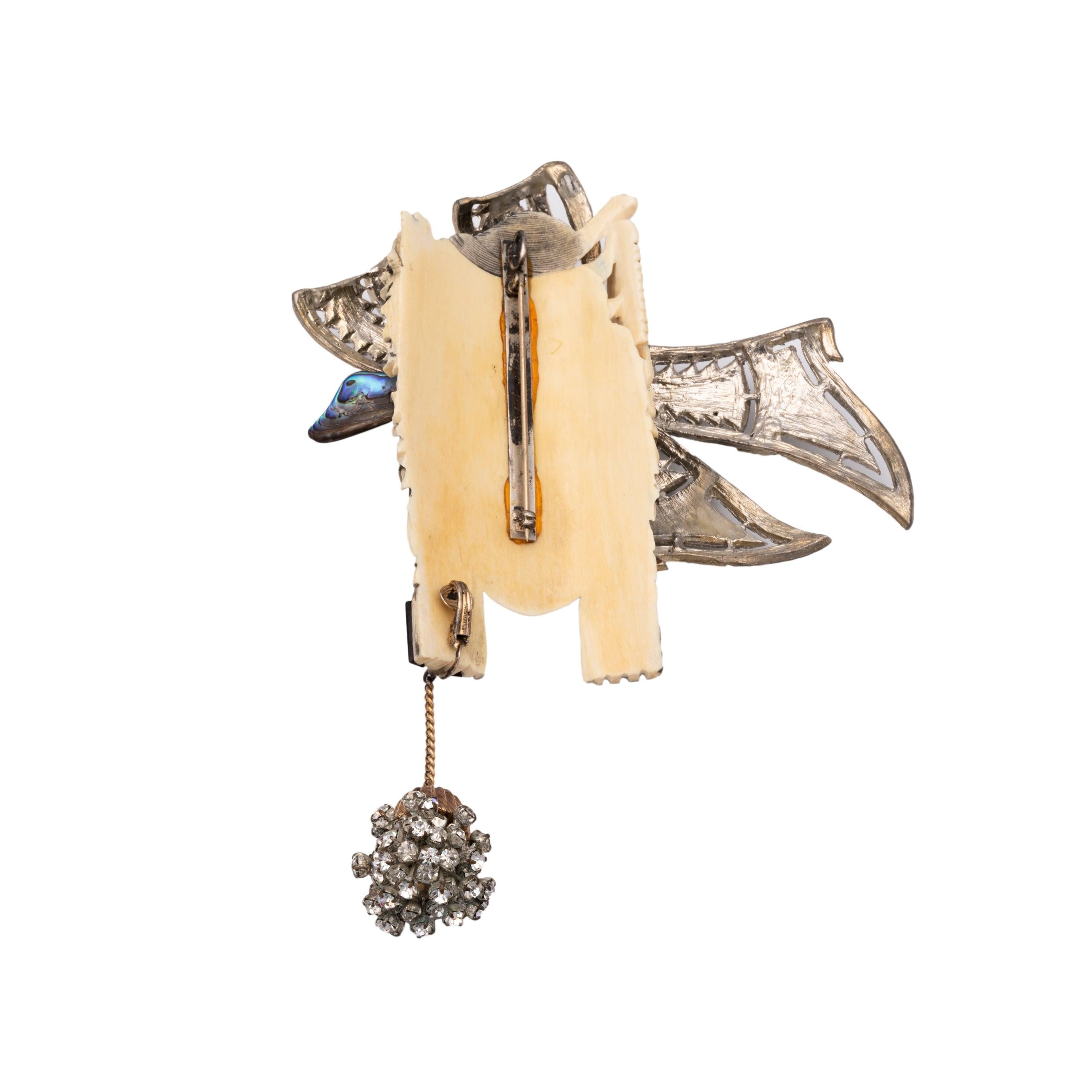 Collection Privée resin brooch, elegant face portrait embellished with rhinestones. Lenght:15;
 Width:11;