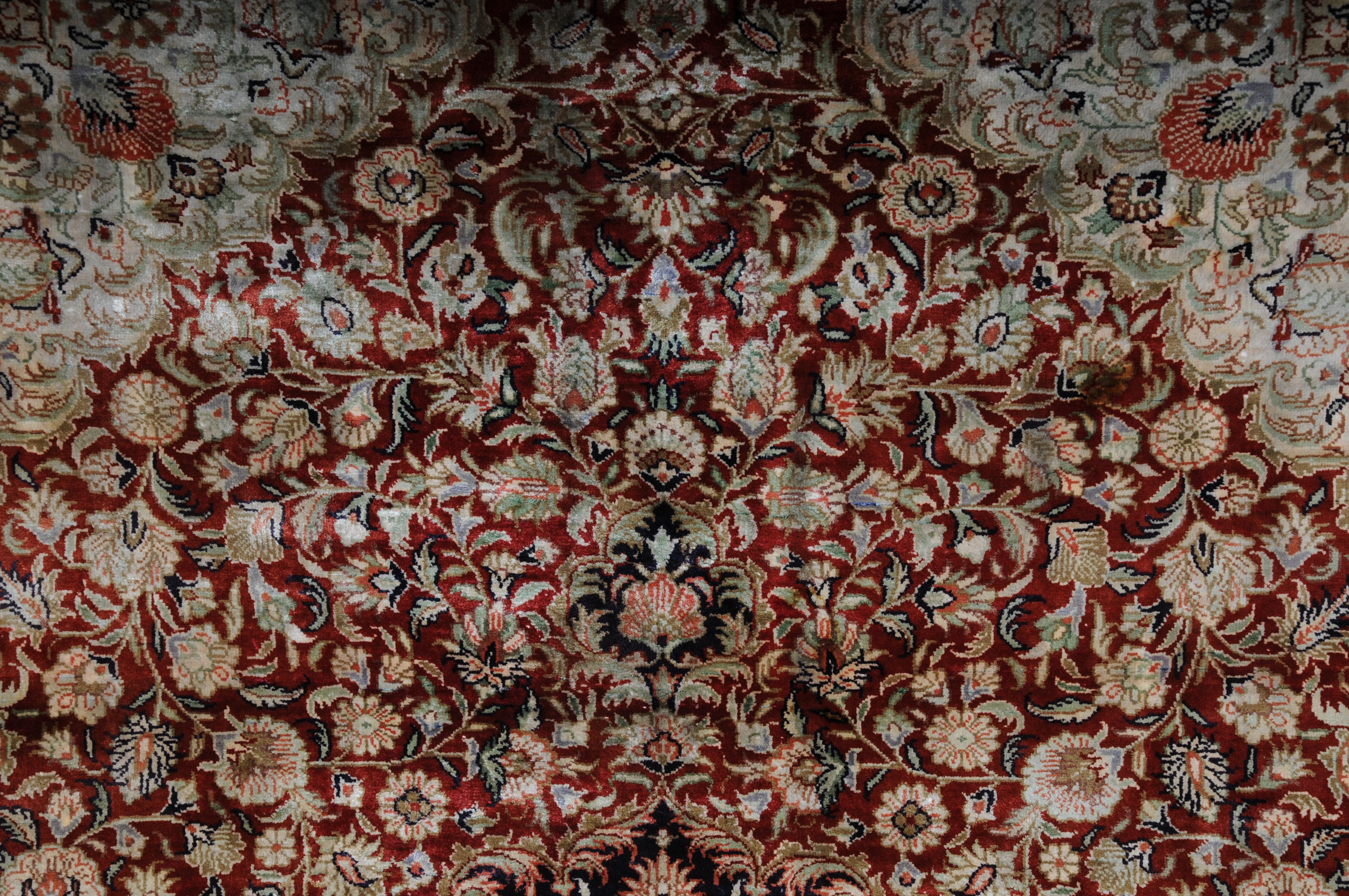 Oriental carpet/china bridge silk 20th century In Good Condition For Sale In Berlin, DE