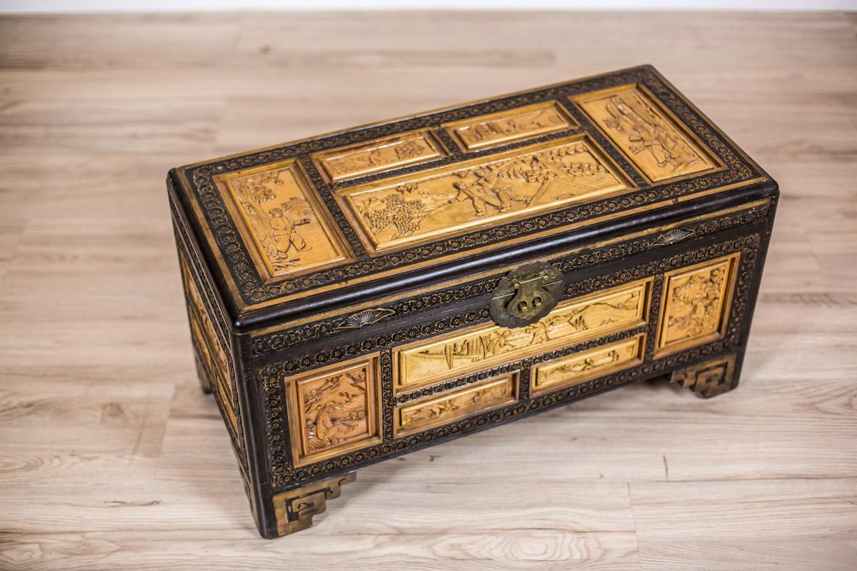 Oriental, Carved Chest, 1970s In Good Condition For Sale In Opole, PL