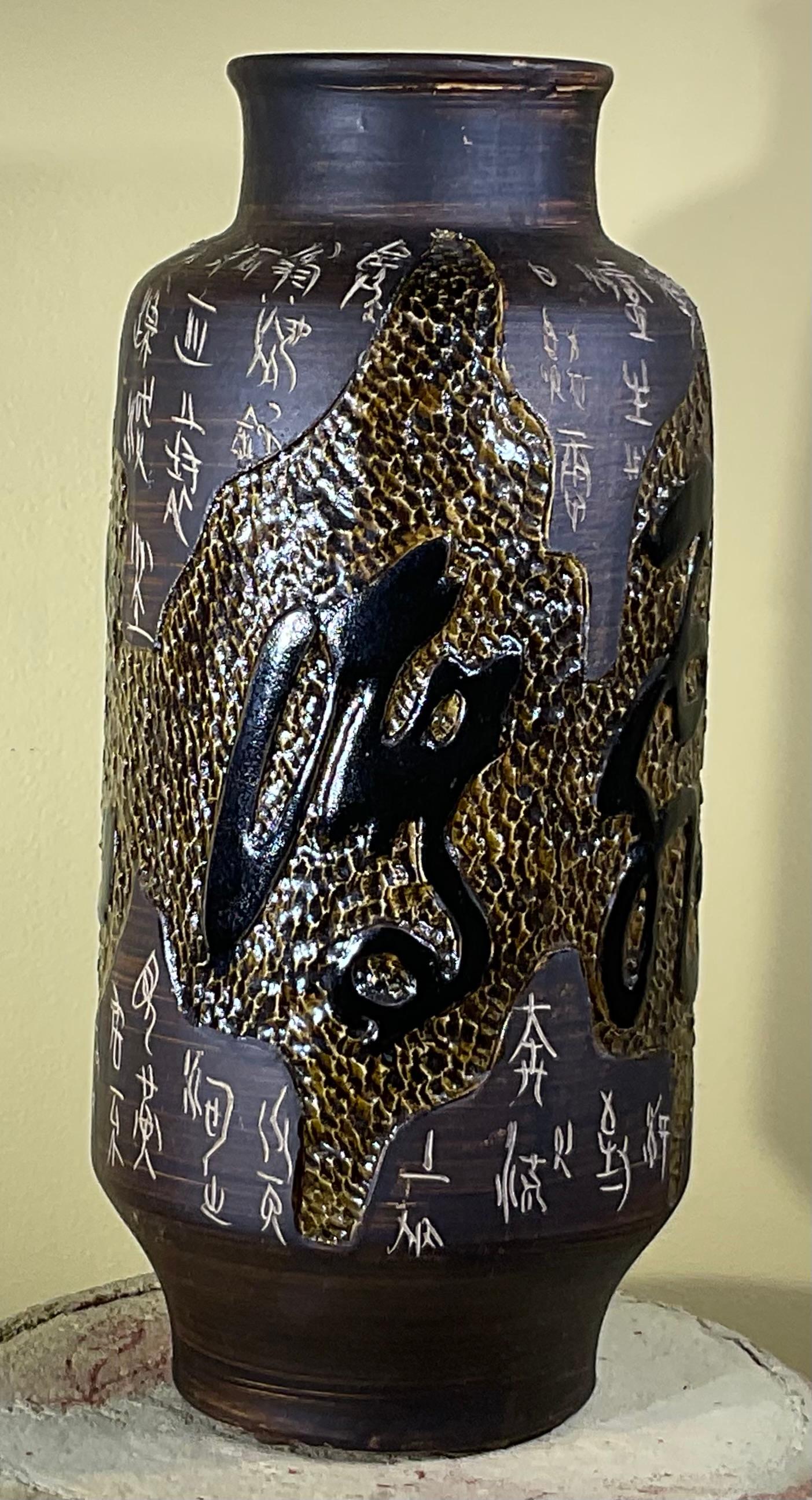 

This exquisite Oriental ceramic vase is a true work of art, boasting a rich history and unique features that are sure to captivate any collector or lover of fine art.
While the exact origin and age of this vase are currently unknown, its style and