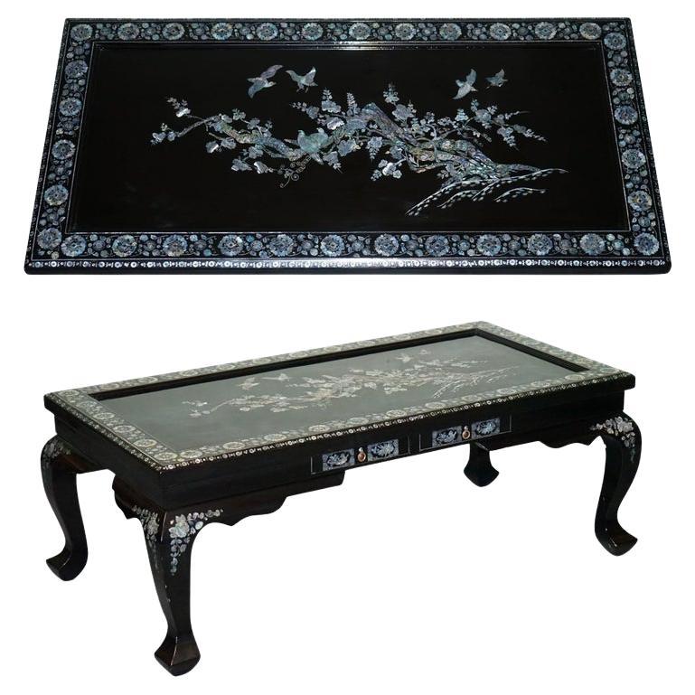 ORIENTAL CHINESE BLACK LACQUER COFFEE TABLE WiTH MOTHER OF PEARL AND TWO DRAWERS