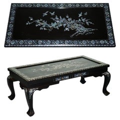 ORIENTAL CHINESE BLACK LACQUER COFFEE TABLE WiTH MOTHER OF PEARL AND TWO DRAWERS