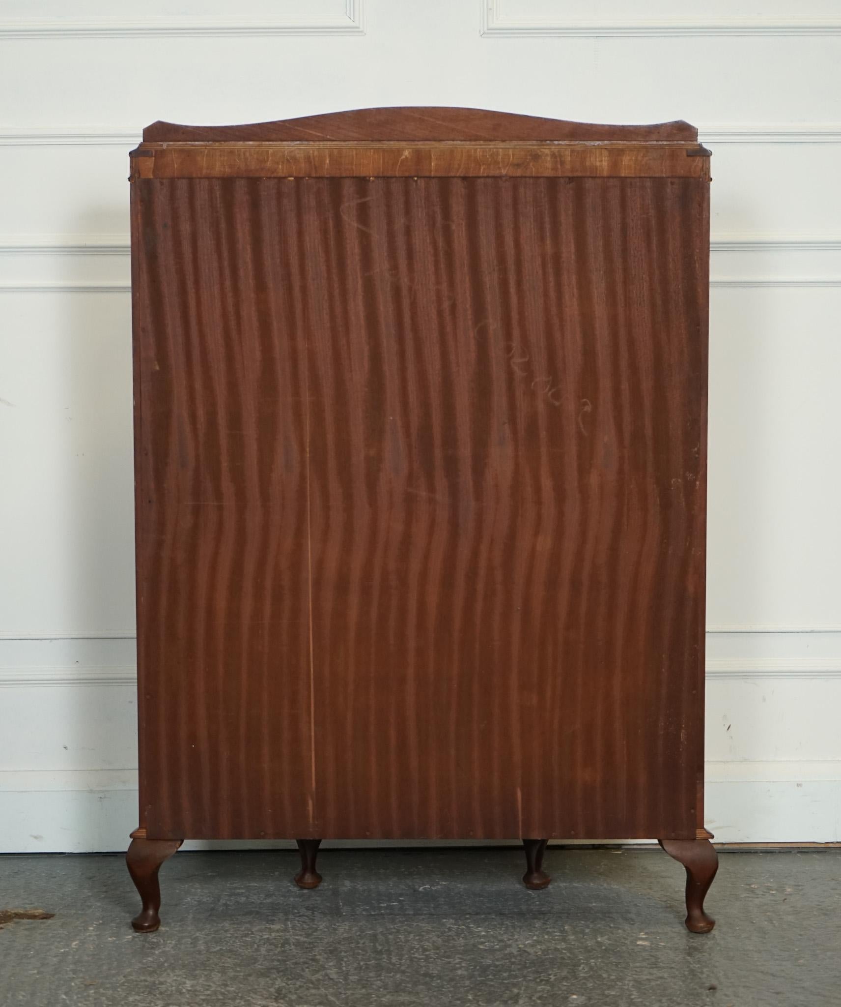 mueble vitrina oriental chino con estantes de cristal en venta 12