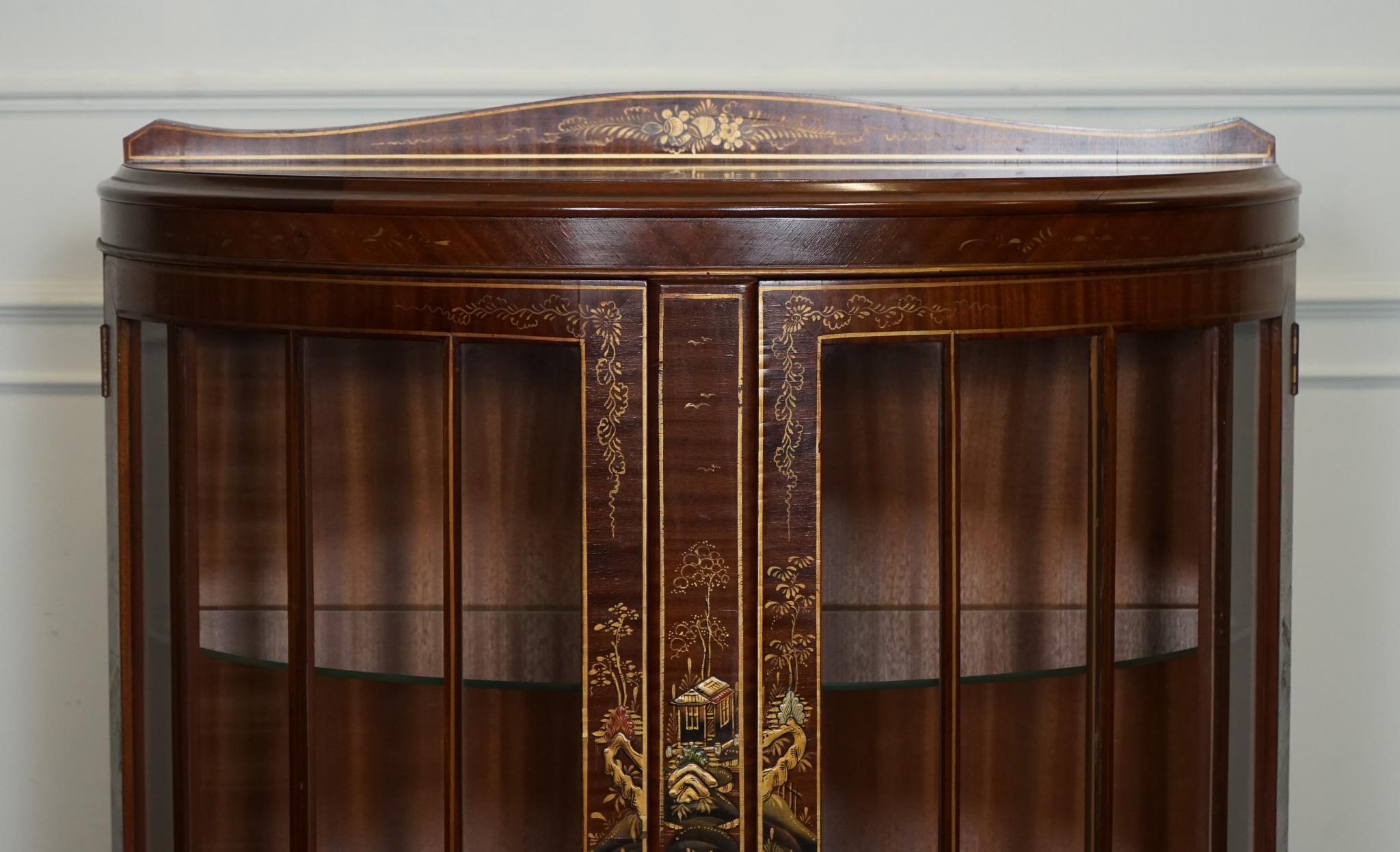 mueble vitrina oriental chino con estantes de cristal Hecho a mano en venta