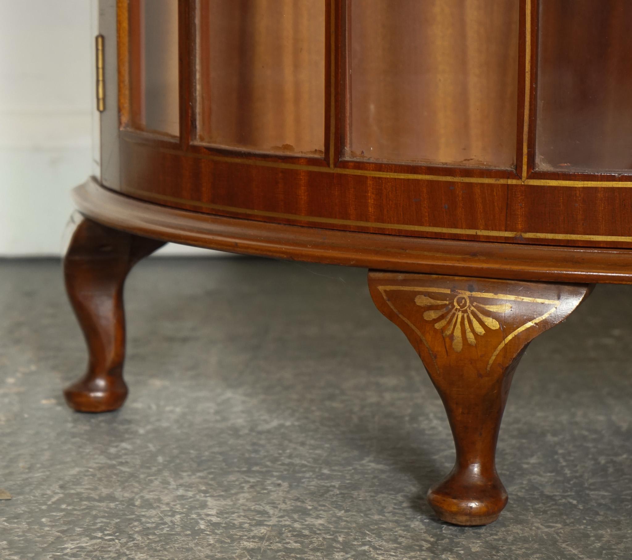 mueble vitrina oriental chino con estantes de cristal Madera dura en venta