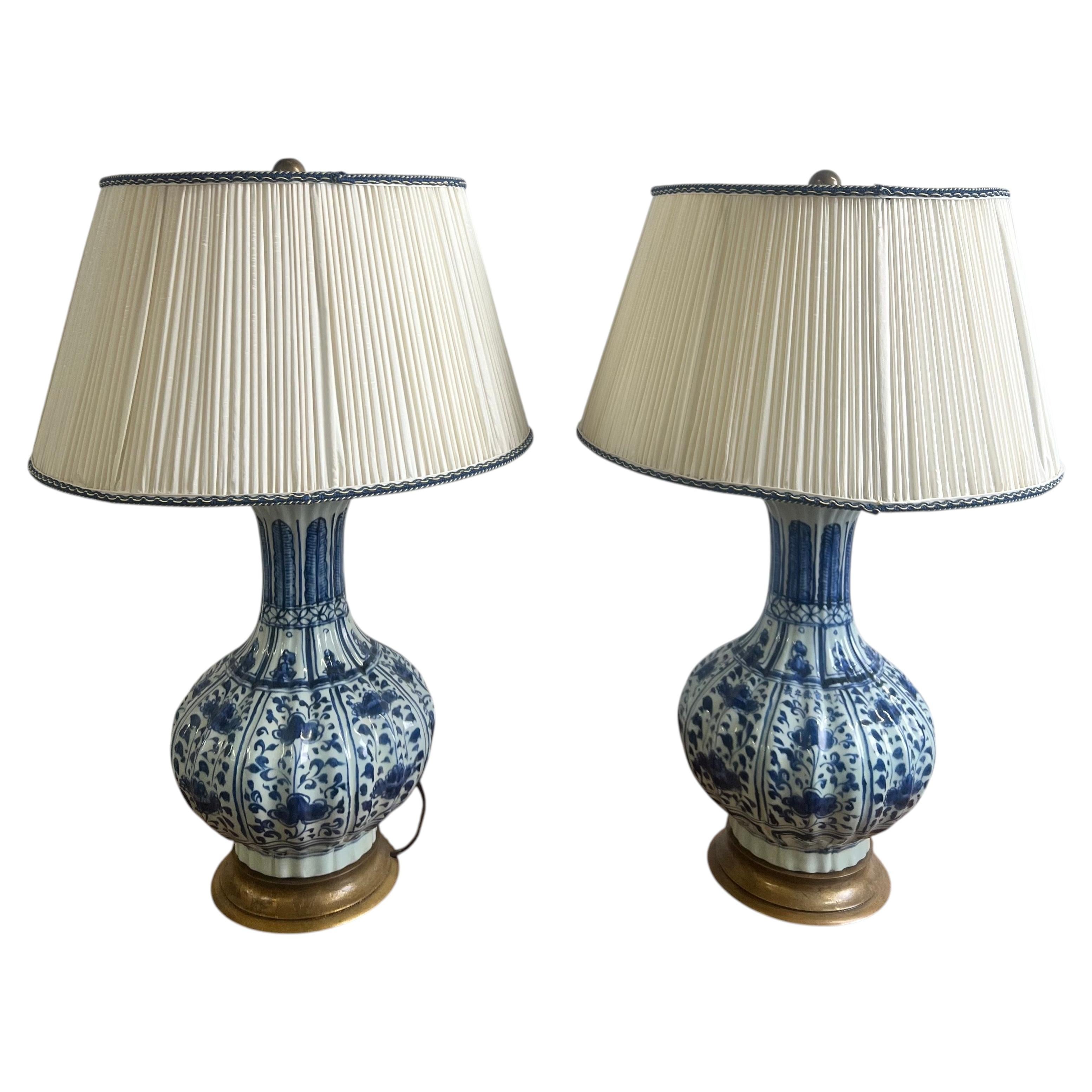 Lampe de table de style chinois oriental de la dynastie Ming, bleue et blanche, avec abat-jours d'origine, la paire