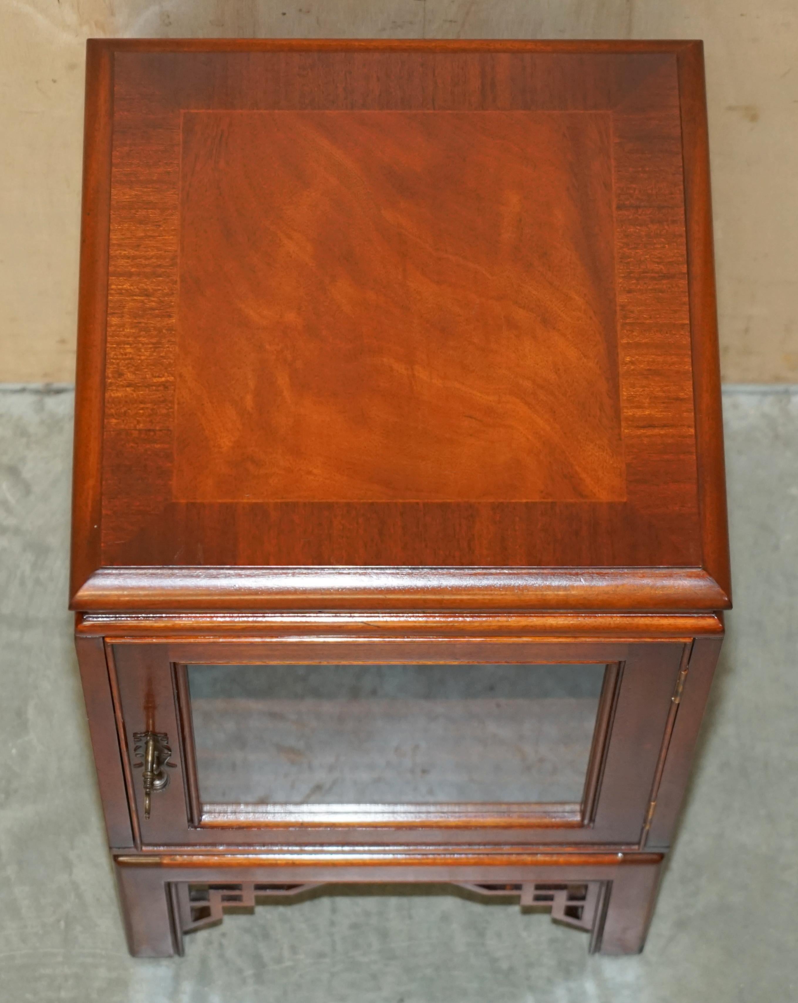 ORIENTAL CHINESE STYLE TEAK SiDE TABLE SIZED CABINET FOR MEDIA BOX STORAGE For Sale 5