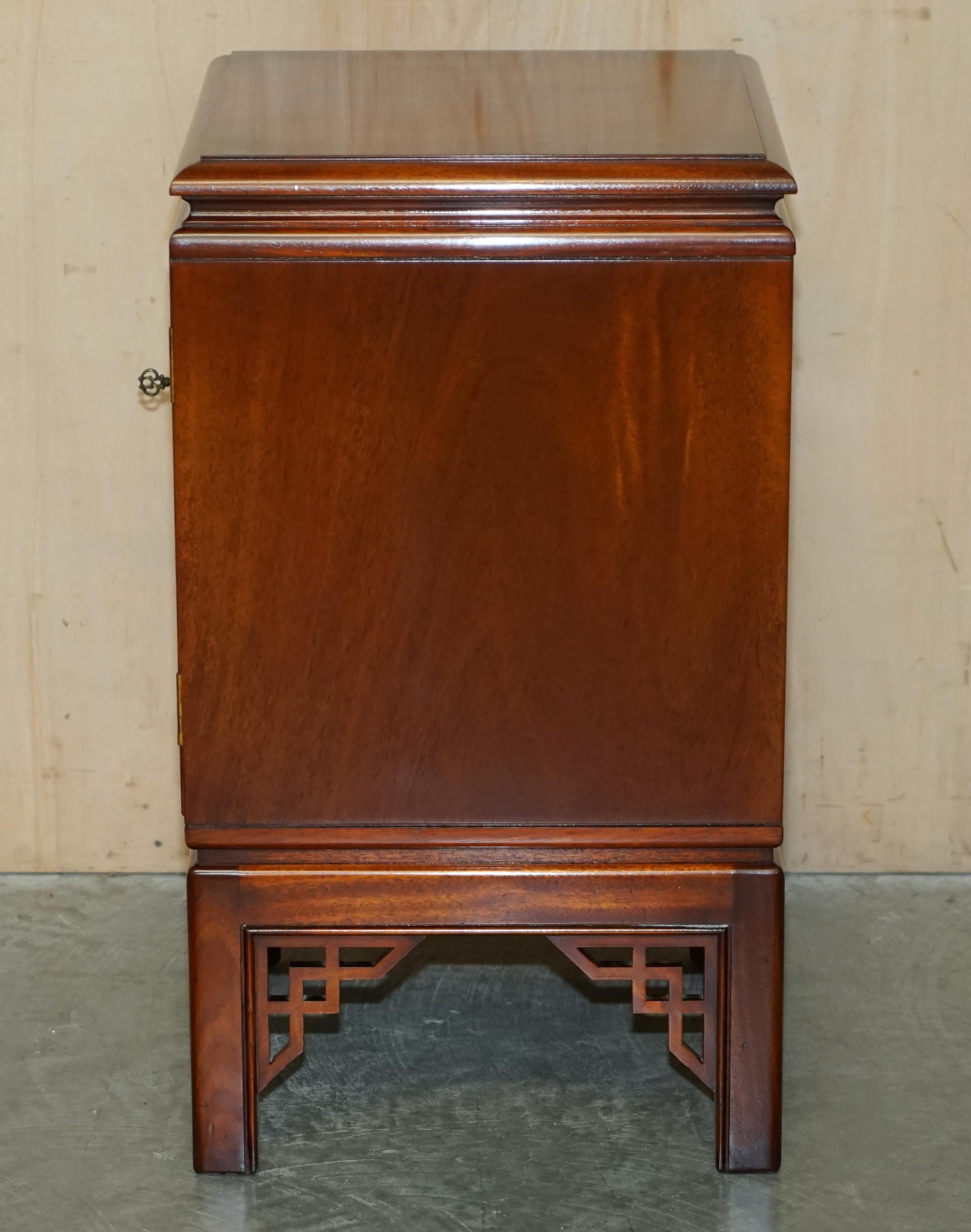 ORIENTAL CHINESE STYLE TEAK SiDE TABLE SIZED CABINET FOR MEDIA BOX STORAGE For Sale 10