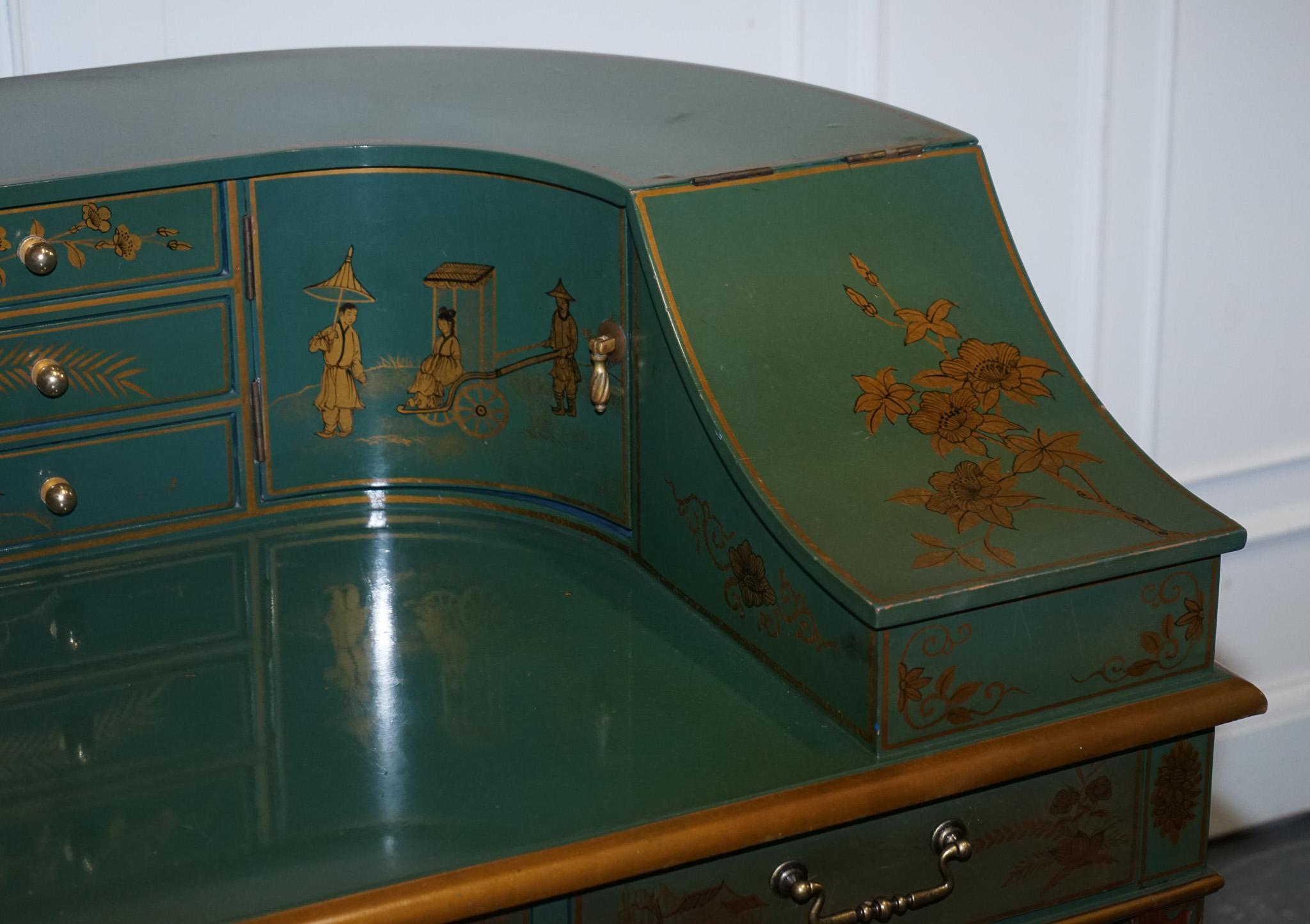 ORIENTAL CHINOISERIE GREEN & GOLD CARLTON DESK WITH MATCHING ARMCHAiR In Good Condition For Sale In Pulborough, GB