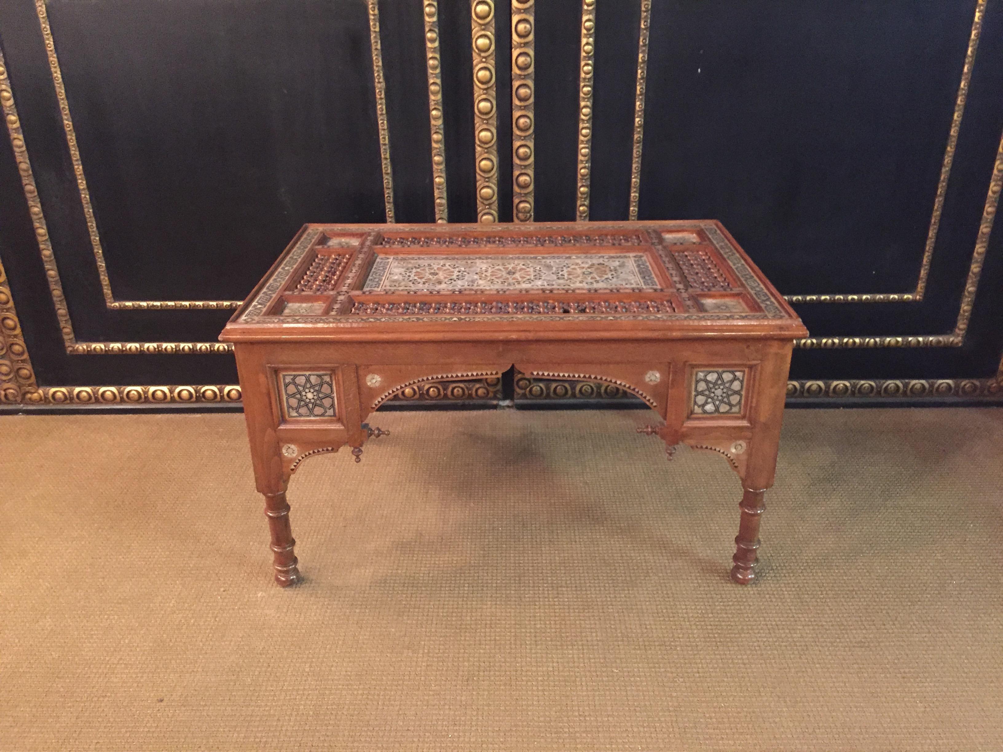 Very nice coffee table with the finest inlaid workmen and carvings
Oriental style,
circa 1920.