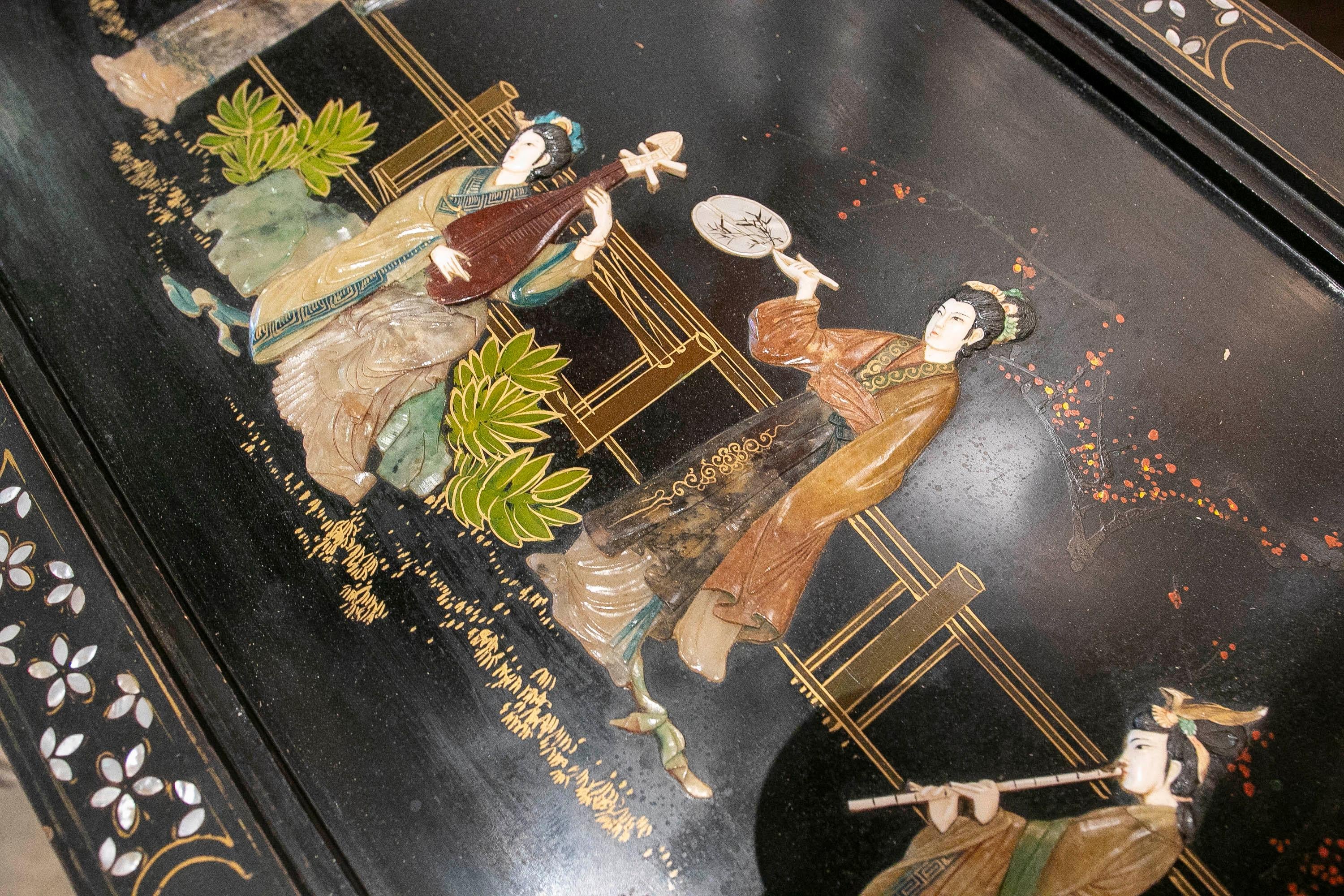 Oriental Coffee Table Lacquered in Black and Decoration of Characters with Stone For Sale 5