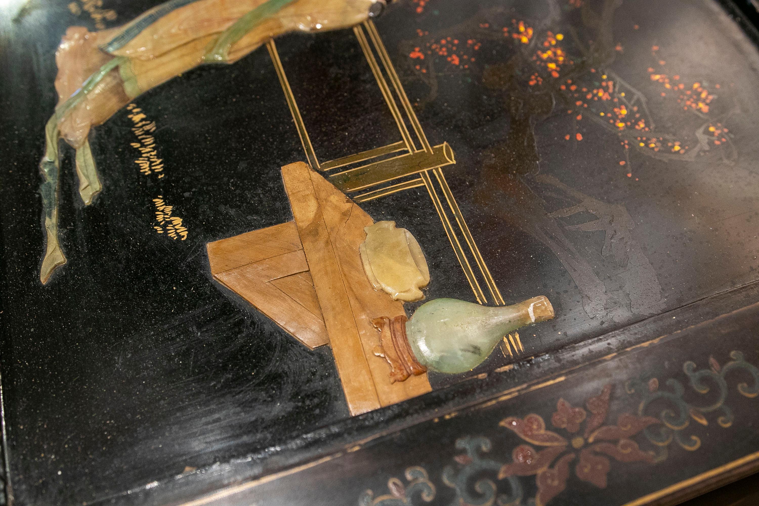 Oriental Coffee Table Lacquered in Black and Decoration of Characters with Stone For Sale 11