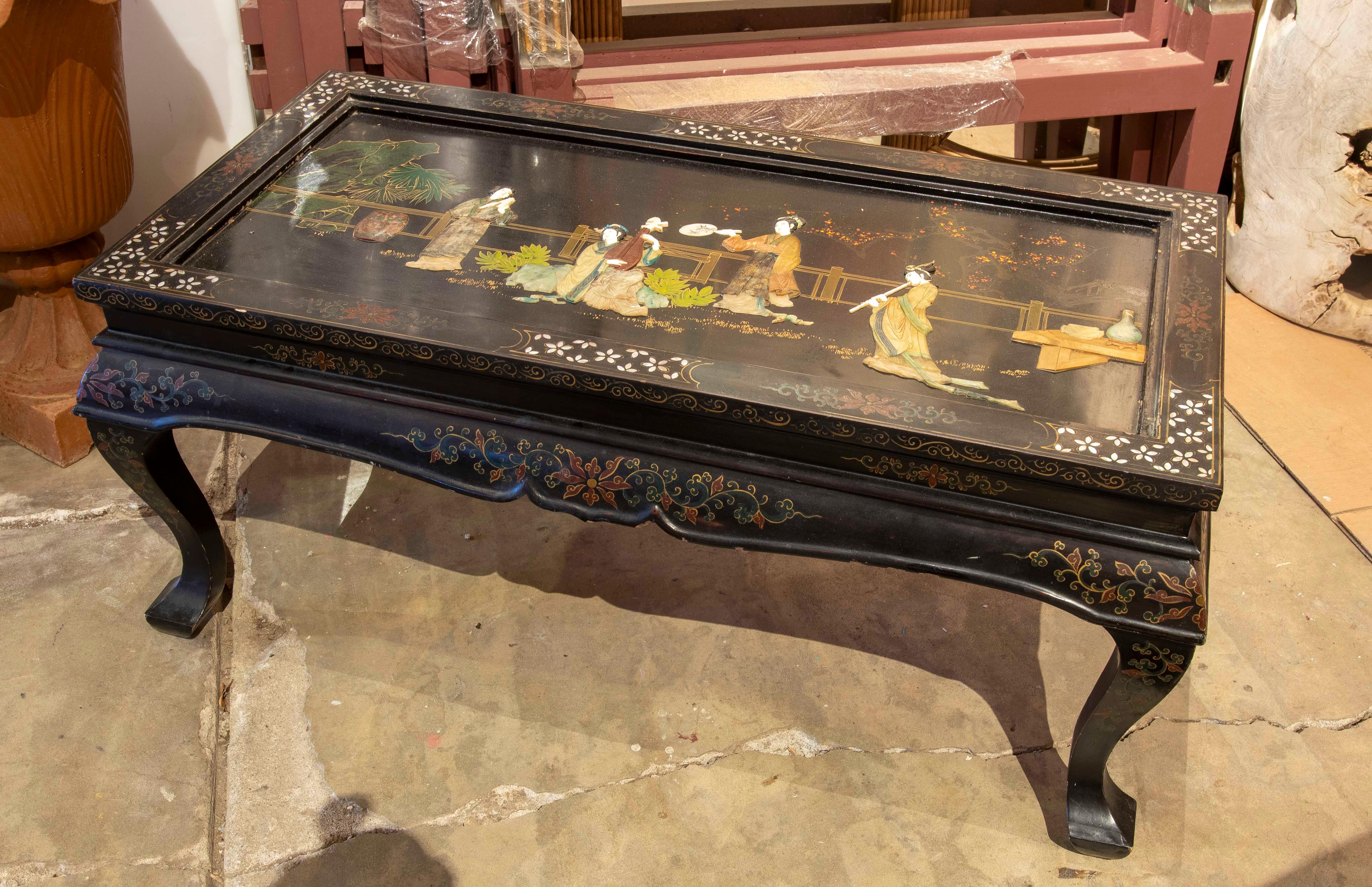 20th Century Oriental Coffee Table Lacquered in Black and Decoration of Characters with Stone For Sale
