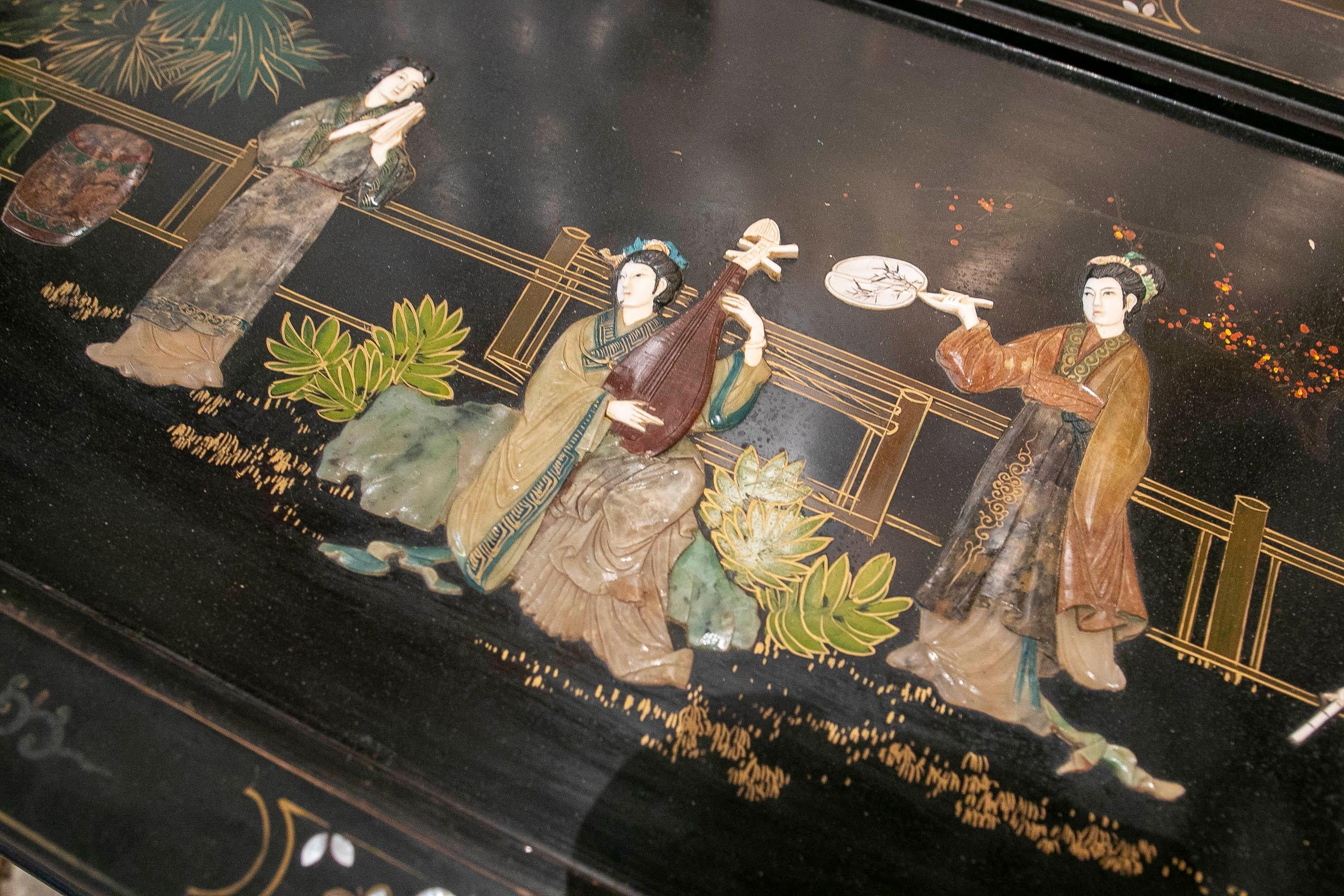 Oriental Coffee Table Lacquered in Black and Decoration of Characters with Stone For Sale 1