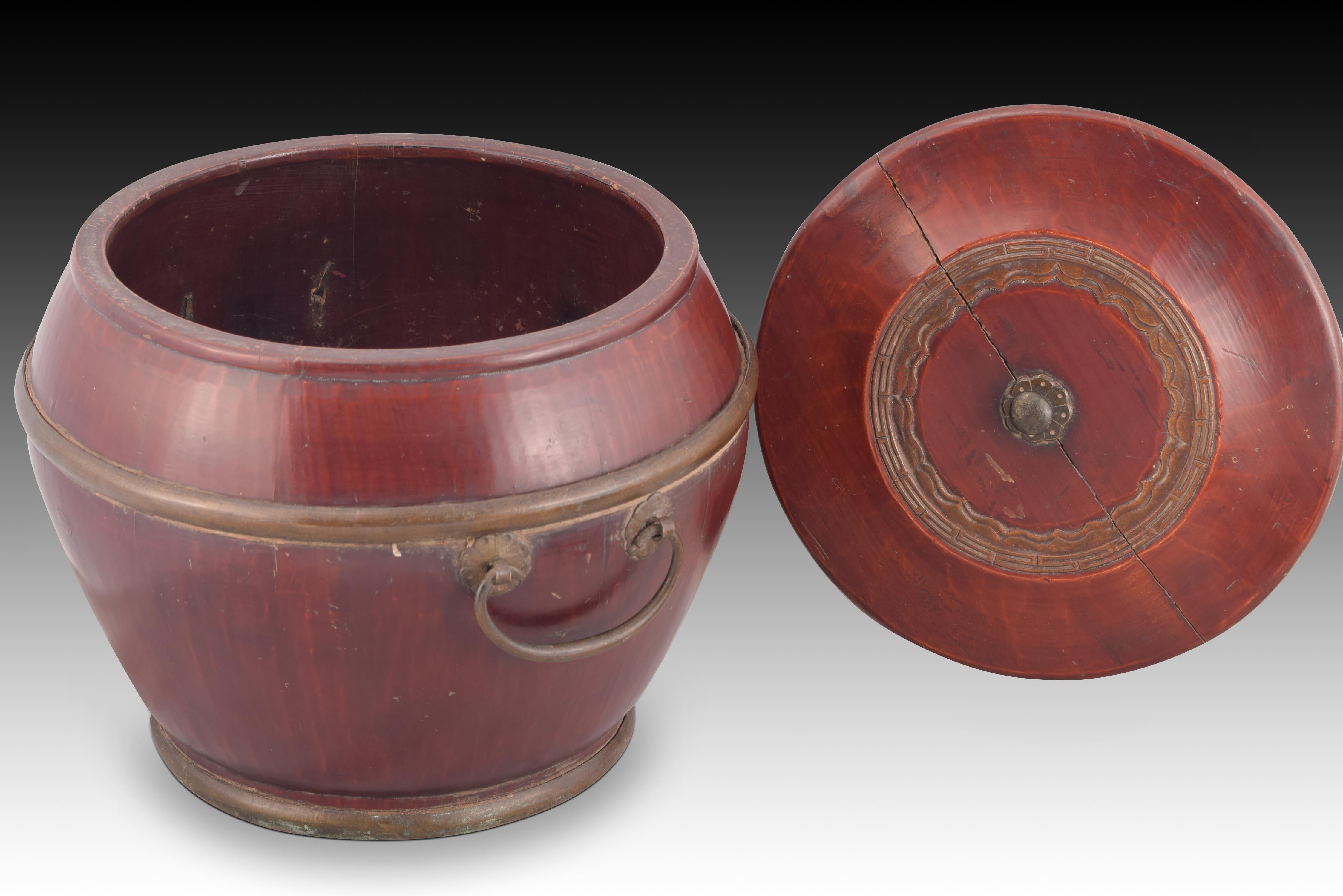 Other Oriental container for rice. Wood and metal. China, circa early 20th century. For Sale