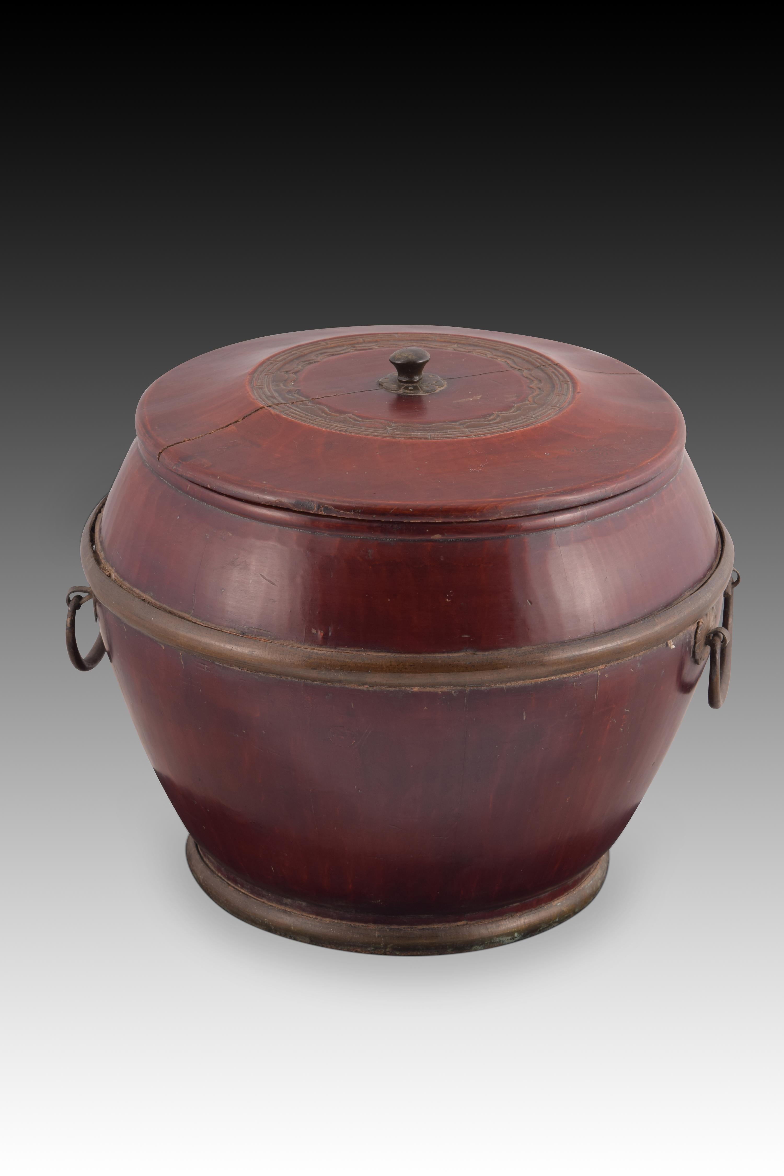 Asian Oriental container for rice. Wood and metal. China, circa early 20th century. For Sale