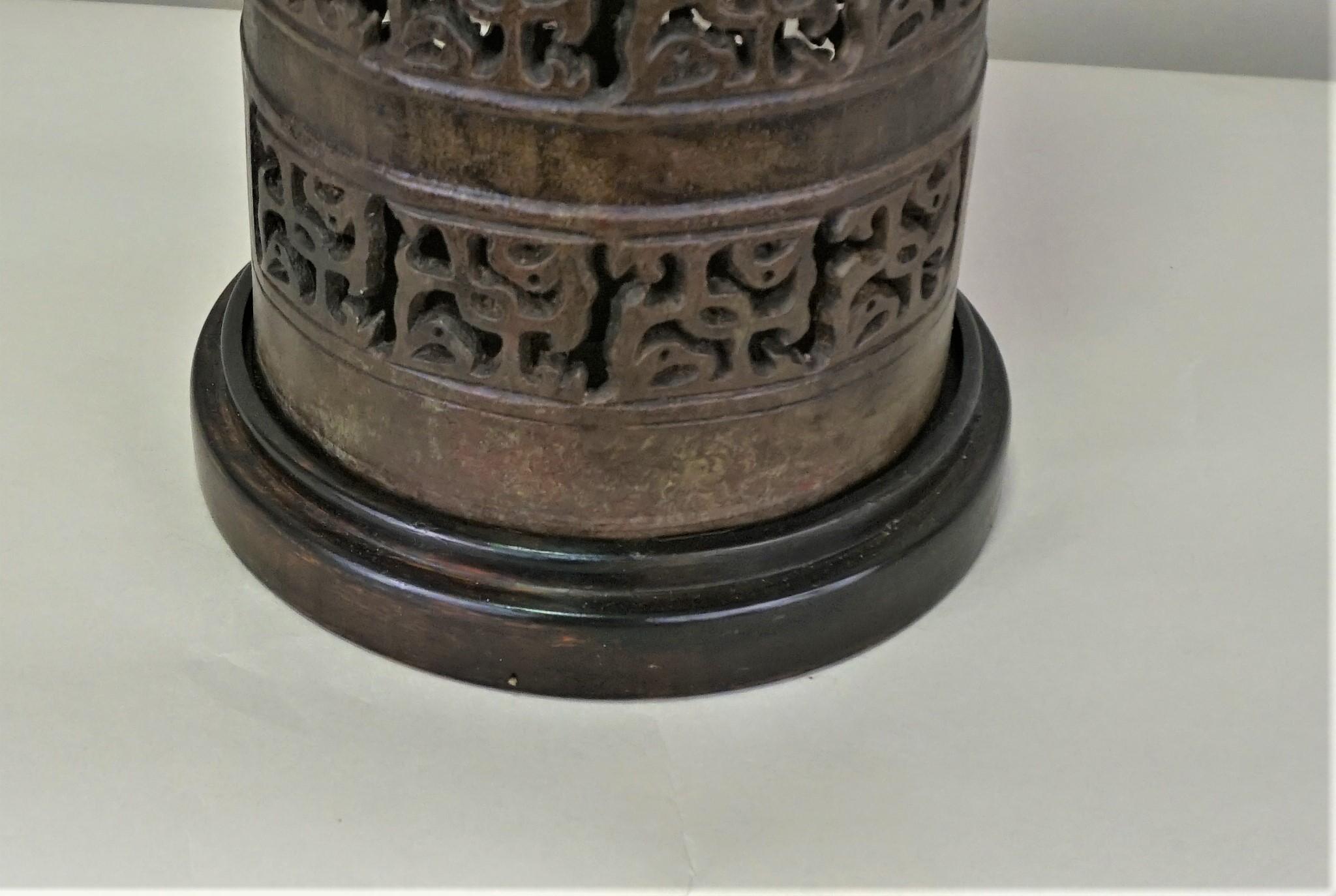 Oriental Cutout Bronze Table Lamp 3