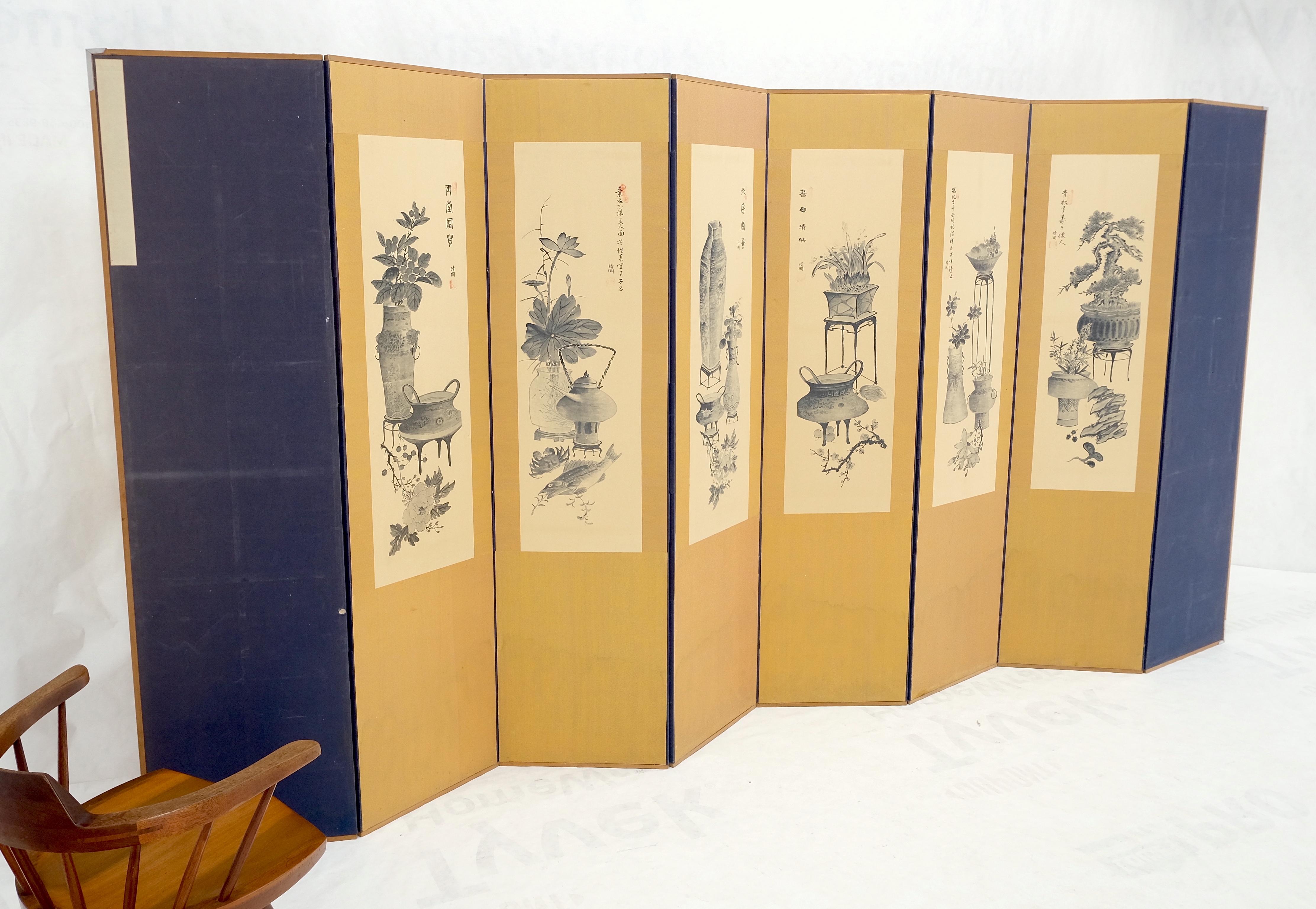 20ième siècle Écran de séparation de pièce décoratif oriental à 8 panneaux en soie avec broderie de scène de paon  en vente