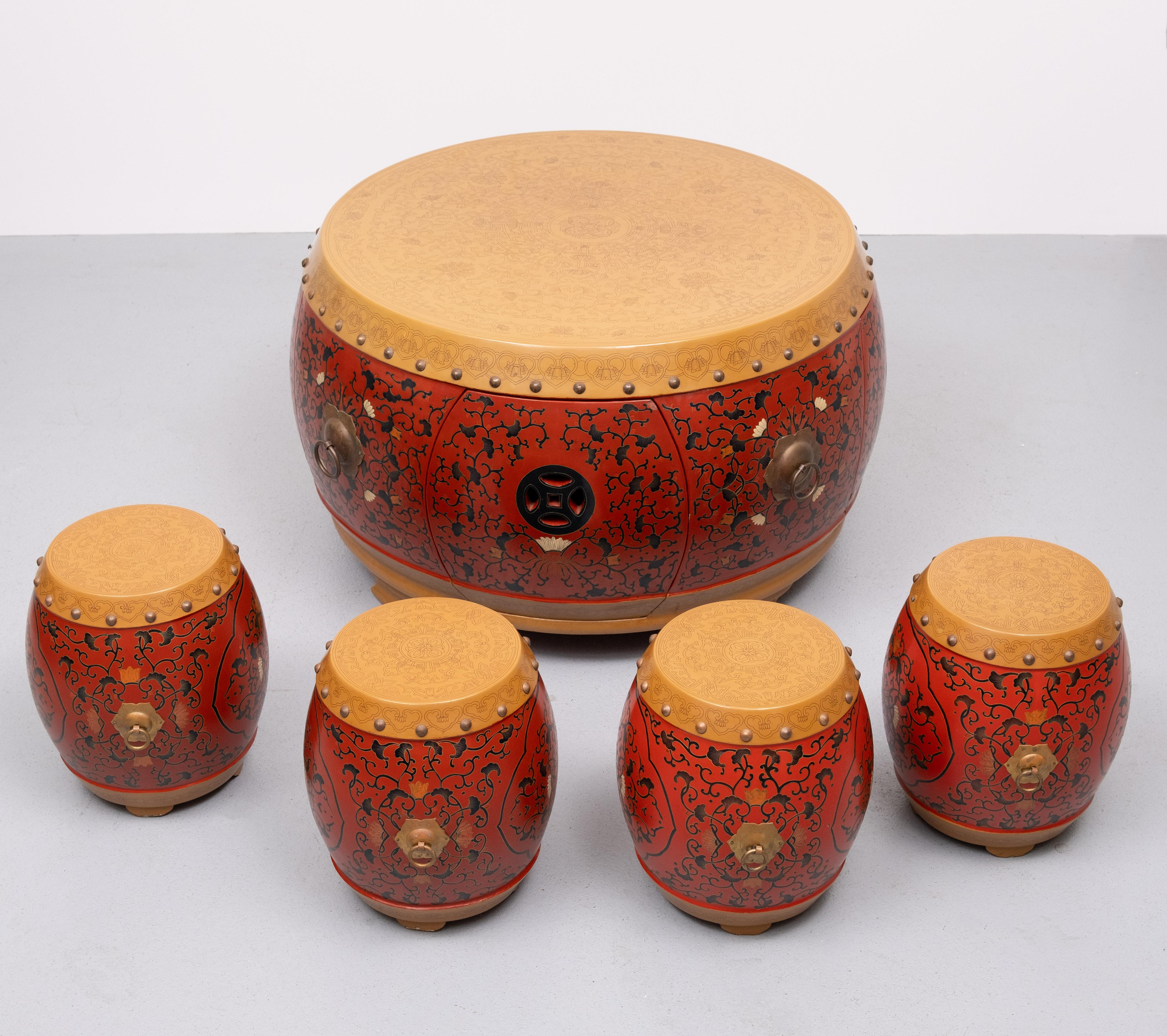 Oriental Drum Table with 4 little stools  1960s For Sale 8