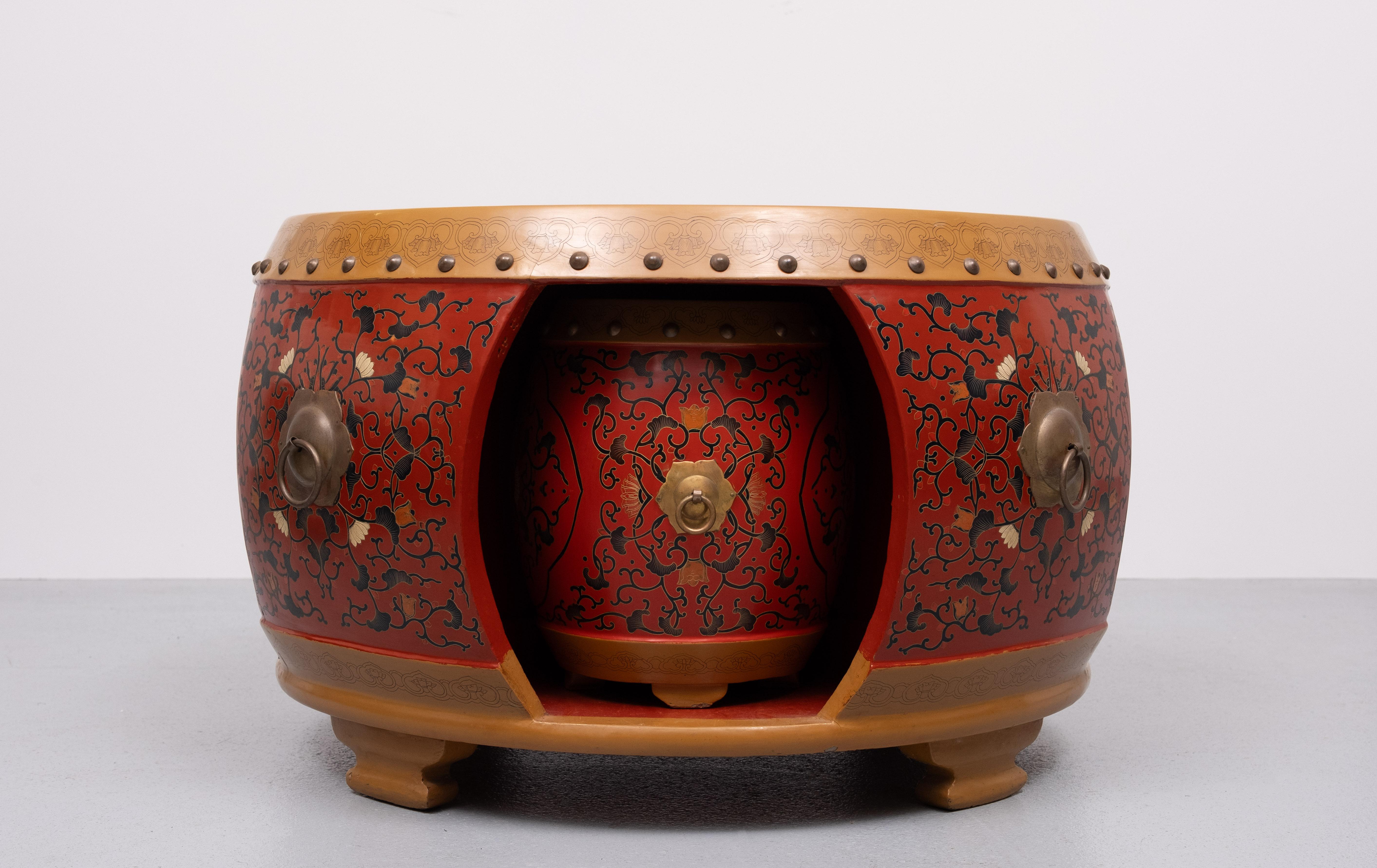 Oriental Drum Table with 4 little stools  1960s For Sale 9