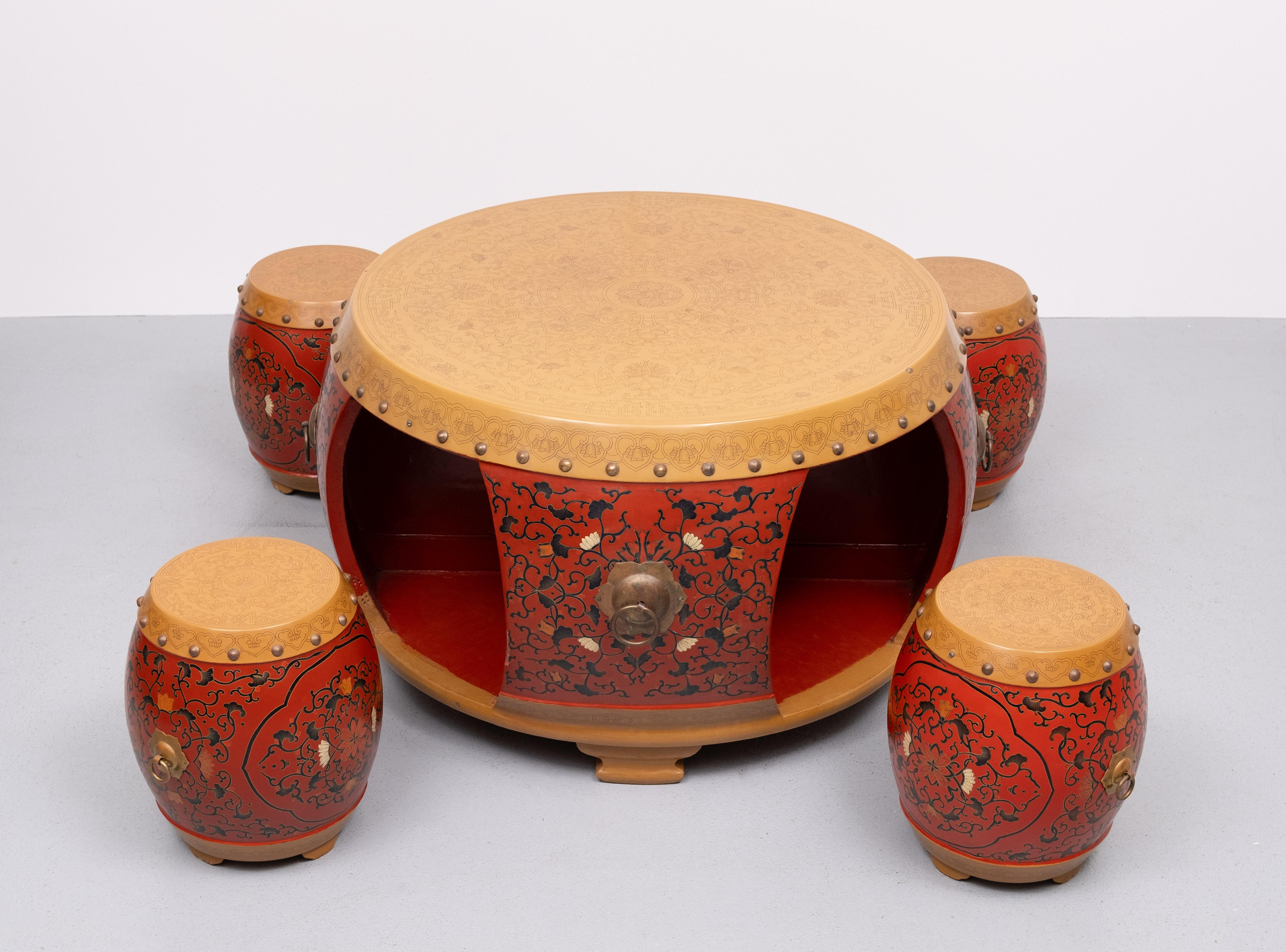 Love this oriental style Drum table. Made of Wood .comes with a 
surprise .inside the table ,behind the curved panels ,little stools 
4 off them . comes with Brass rings . all complete . 
 