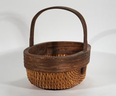 Orientalischer Fischer-Korb mit großem Holzgriff